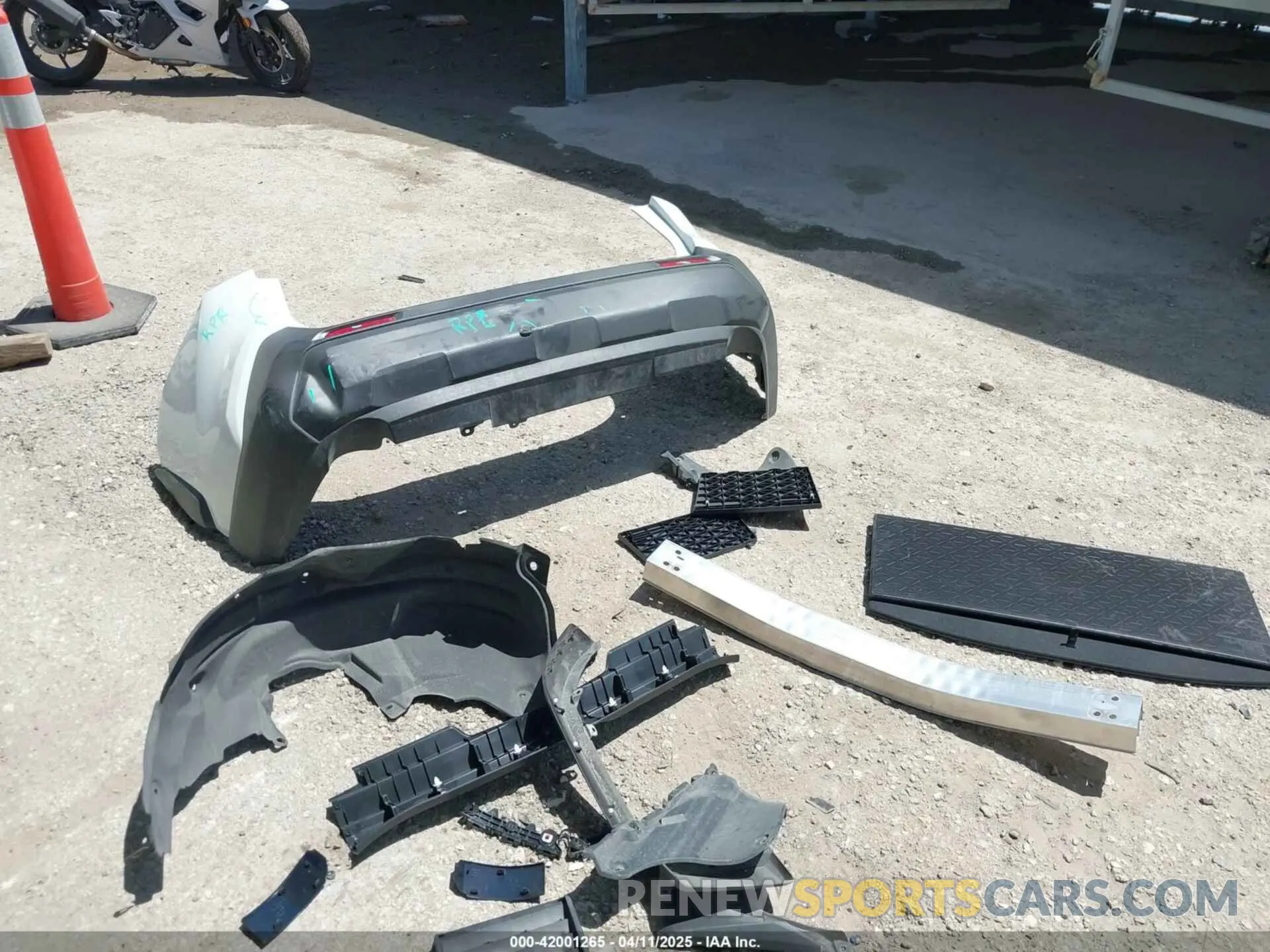12 fotografías del automóvil dañado JTMB6RFV7RJ061562 TOYOTA RAV4 HYBRID 2024
