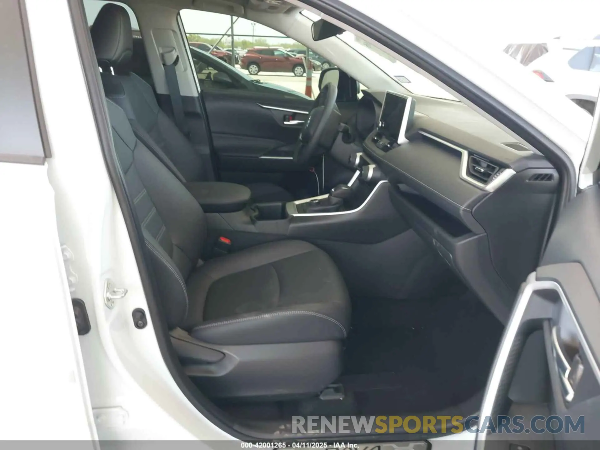5 fotografías del automóvil dañado JTMB6RFV7RJ061562 TOYOTA RAV4 HYBRID 2024