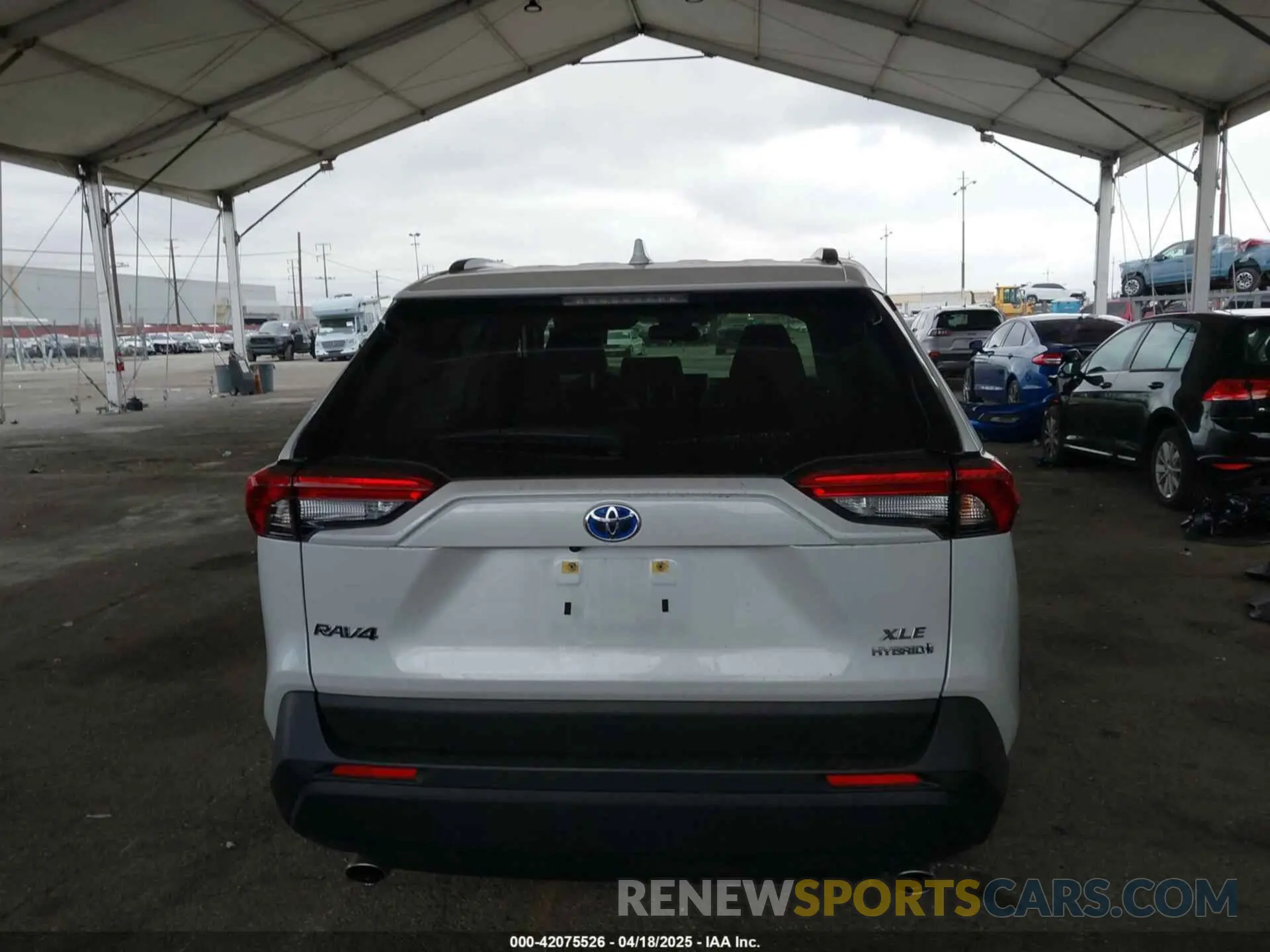 16 fotografías del automóvil dañado JTMB6RFV8RD130824 TOYOTA RAV4 HYBRID 2024