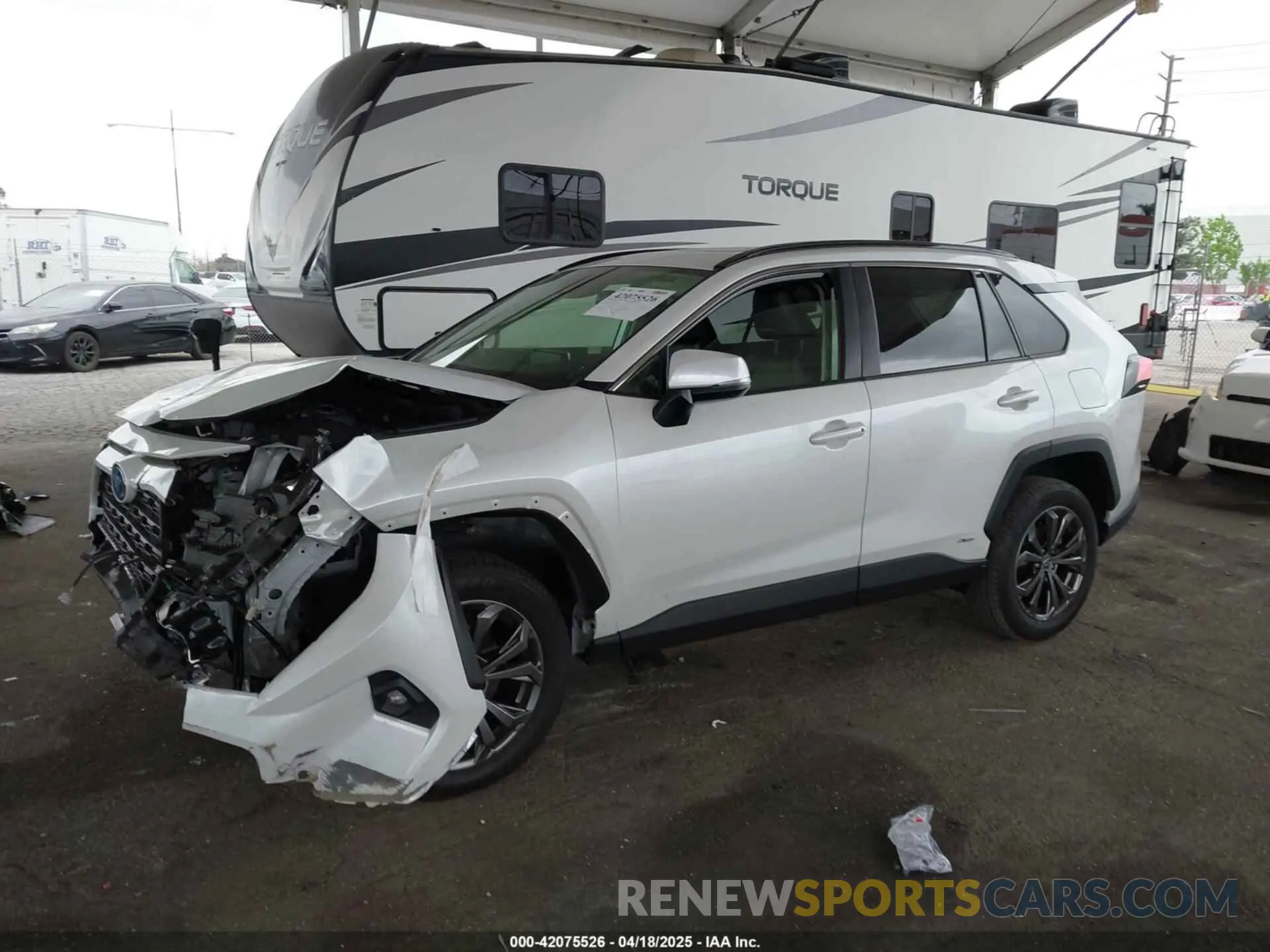 2 fotografías del automóvil dañado JTMB6RFV8RD130824 TOYOTA RAV4 HYBRID 2024