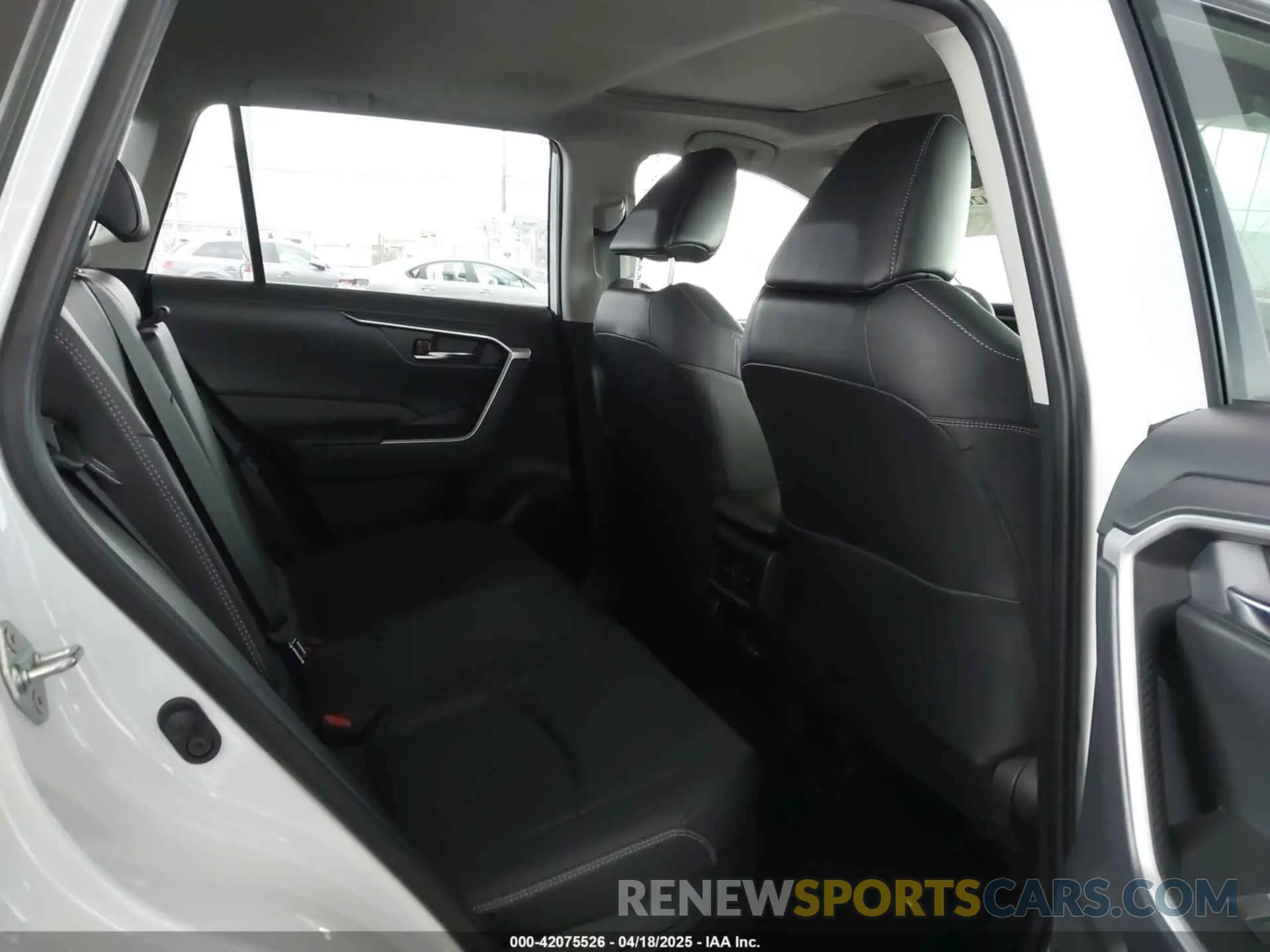 8 fotografías del automóvil dañado JTMB6RFV8RD130824 TOYOTA RAV4 HYBRID 2024