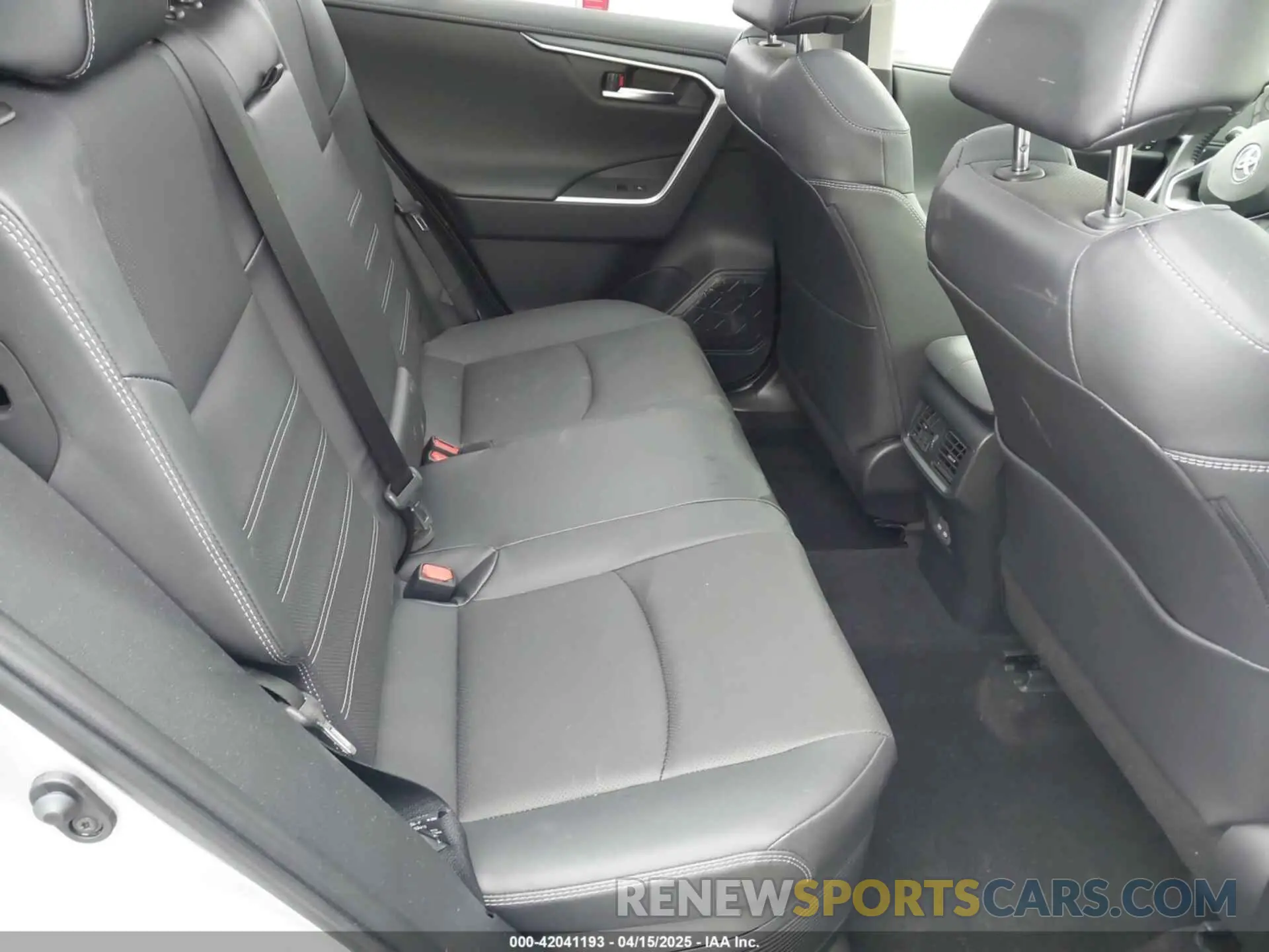 8 fotografías del automóvil dañado JTMD6RFV1RD135582 TOYOTA RAV4 HYBRID 2024