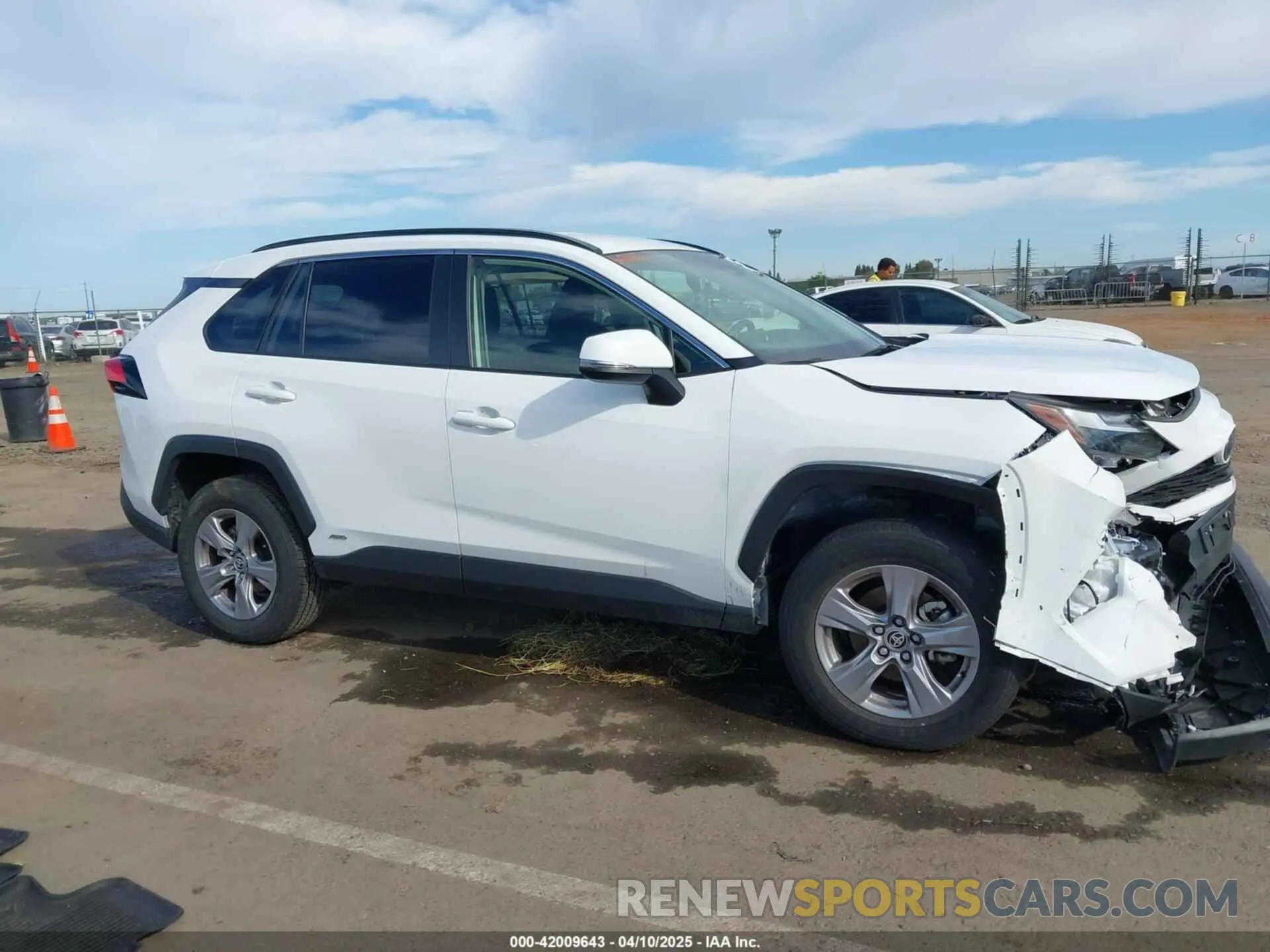 13 fotografías del automóvil dañado JTMMWRFV1RD208899 TOYOTA RAV4 HYBRID 2024