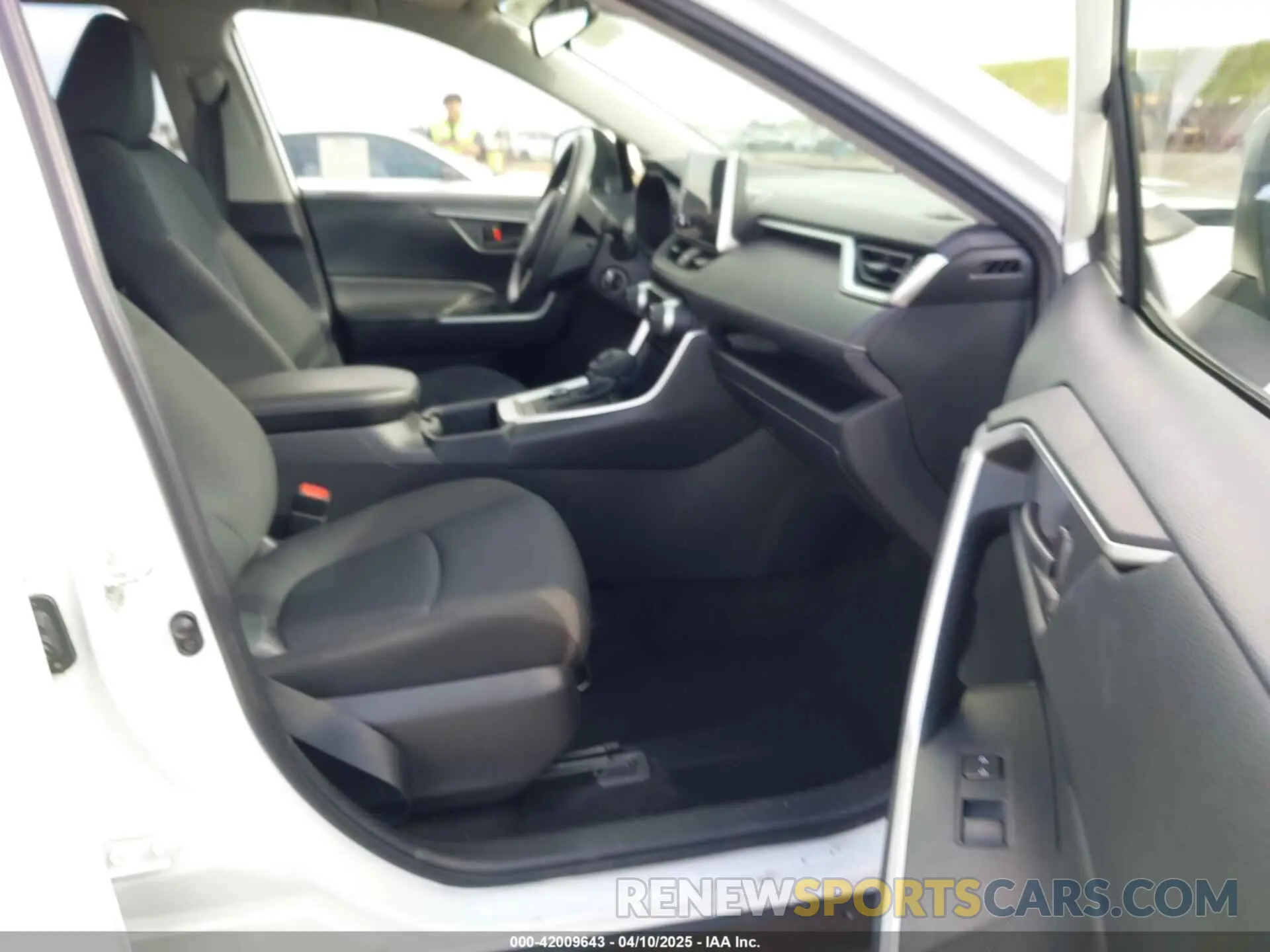 5 fotografías del automóvil dañado JTMMWRFV1RD208899 TOYOTA RAV4 HYBRID 2024