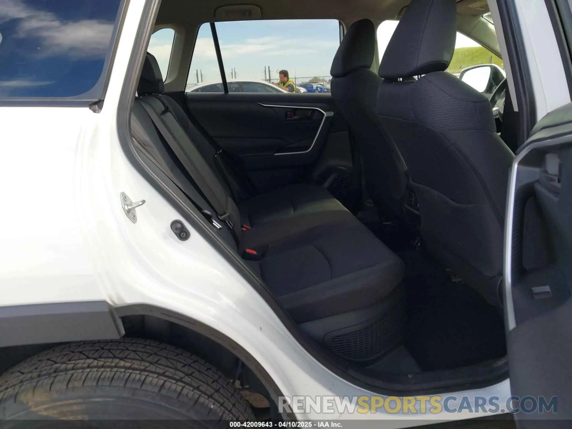 8 fotografías del automóvil dañado JTMMWRFV1RD208899 TOYOTA RAV4 HYBRID 2024