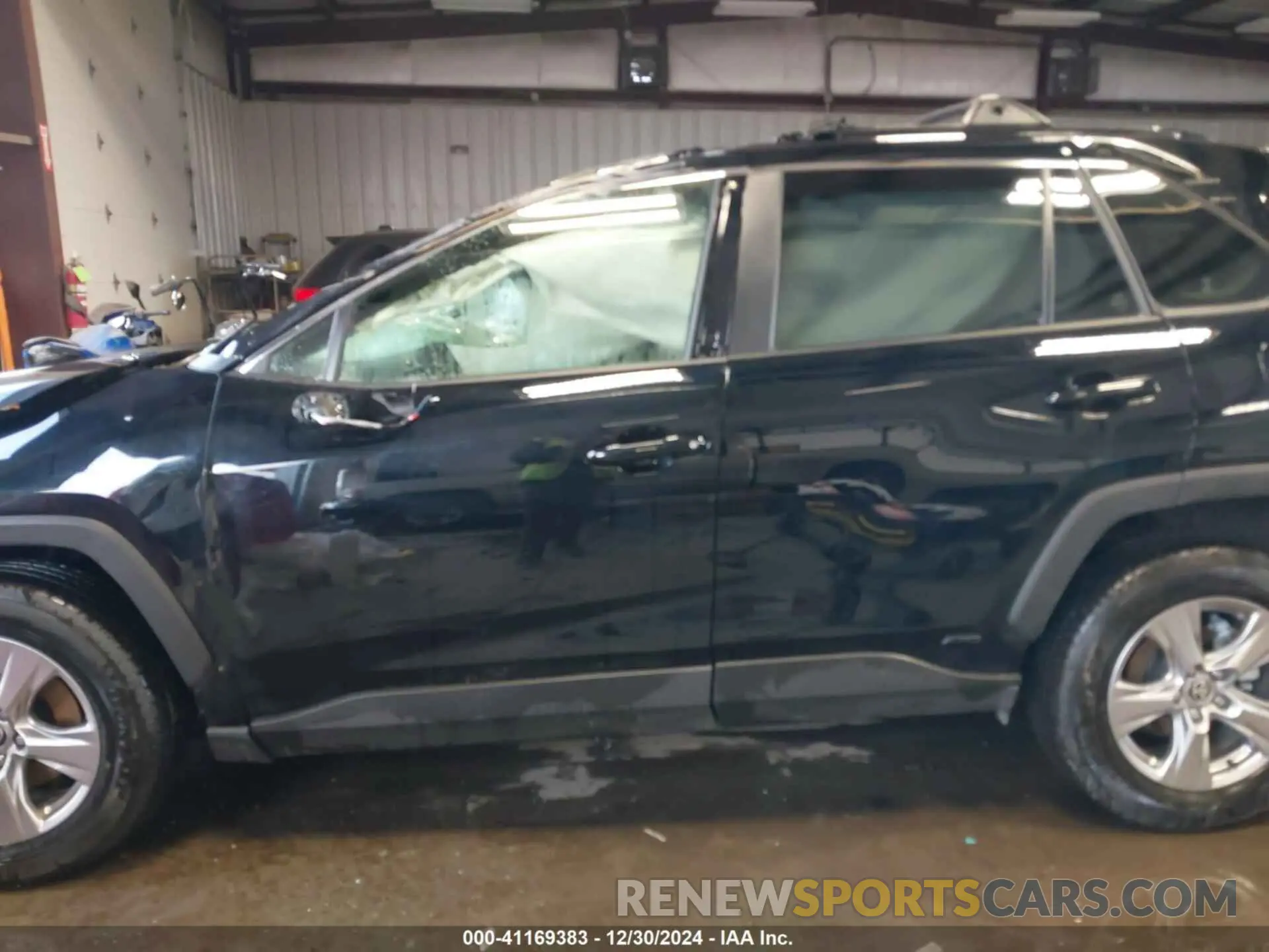 14 fotografías del automóvil dañado JTMMWRFV6RD266149 TOYOTA RAV4 HYBRID 2024