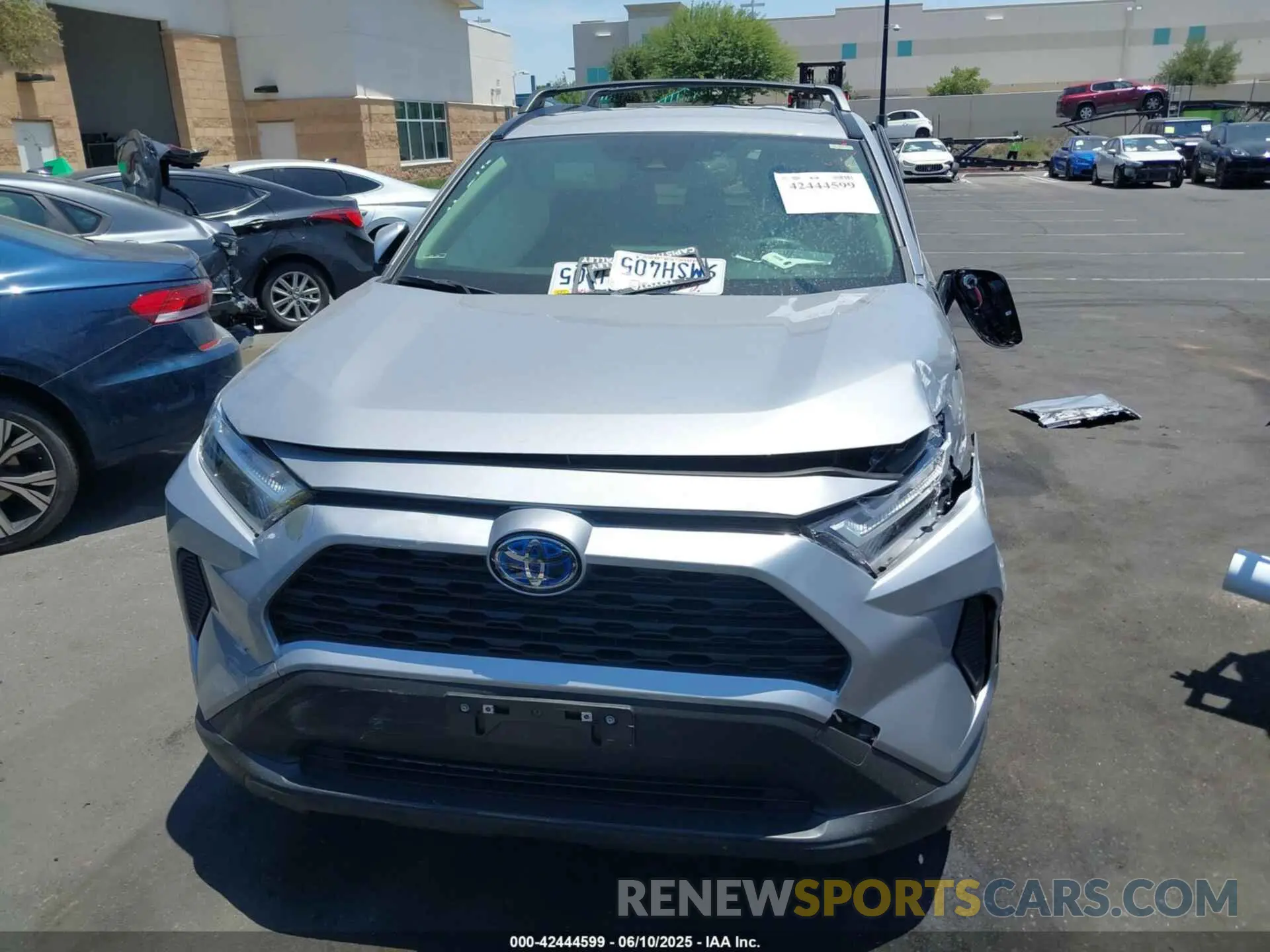 12 fotografías del automóvil dañado JTMMWRFV8RD241382 TOYOTA RAV4 HYBRID 2024