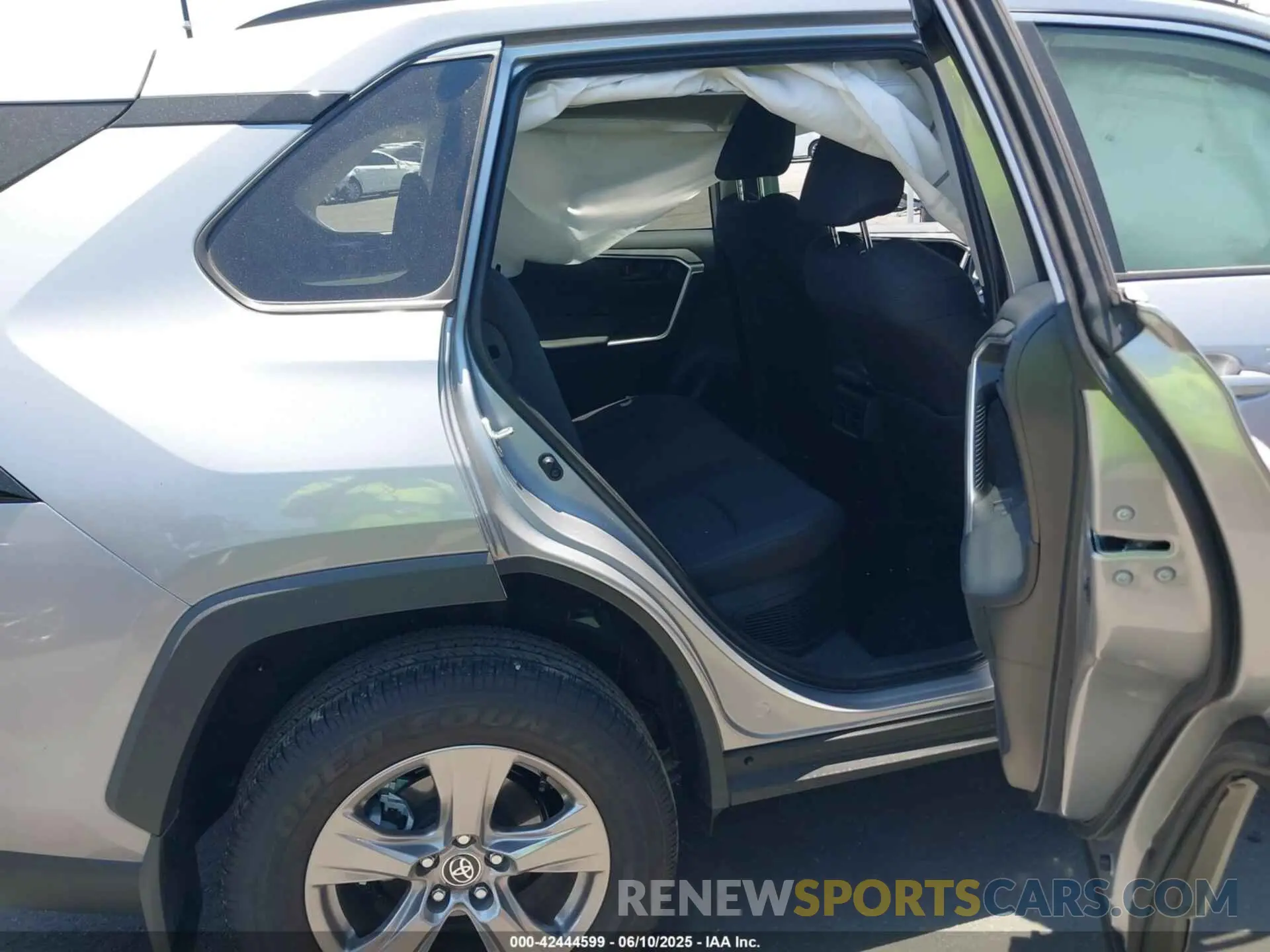 8 fotografías del automóvil dañado JTMMWRFV8RD241382 TOYOTA RAV4 HYBRID 2024