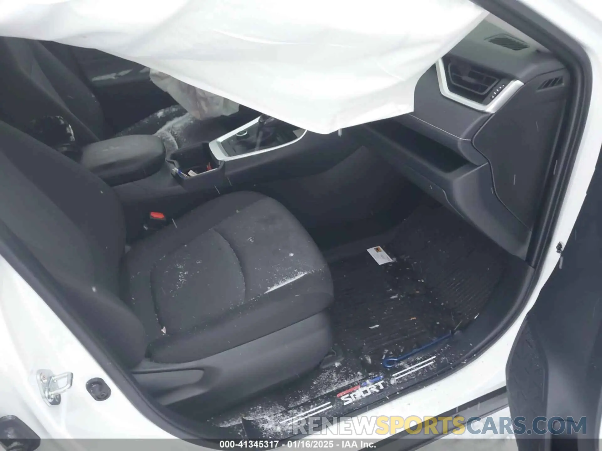 8 fotografías del automóvil dañado JTMRWRFV4RD245158 TOYOTA RAV4 HYBRID 2024
