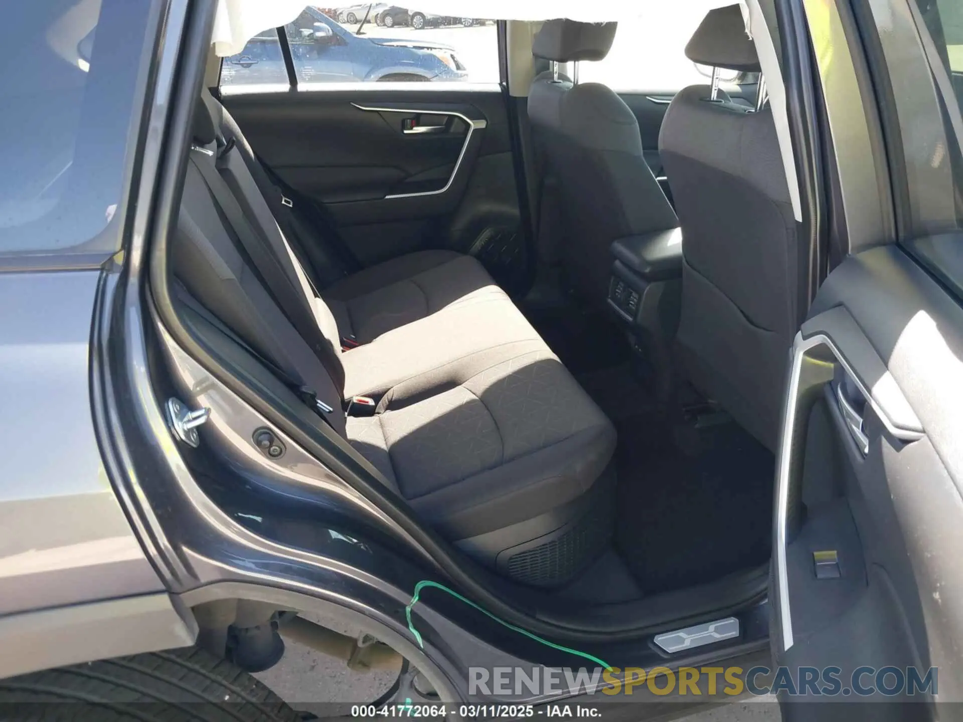 8 fotografías del automóvil dañado JTMRWRFV8RJ060533 TOYOTA RAV4 HYBRID 2024
