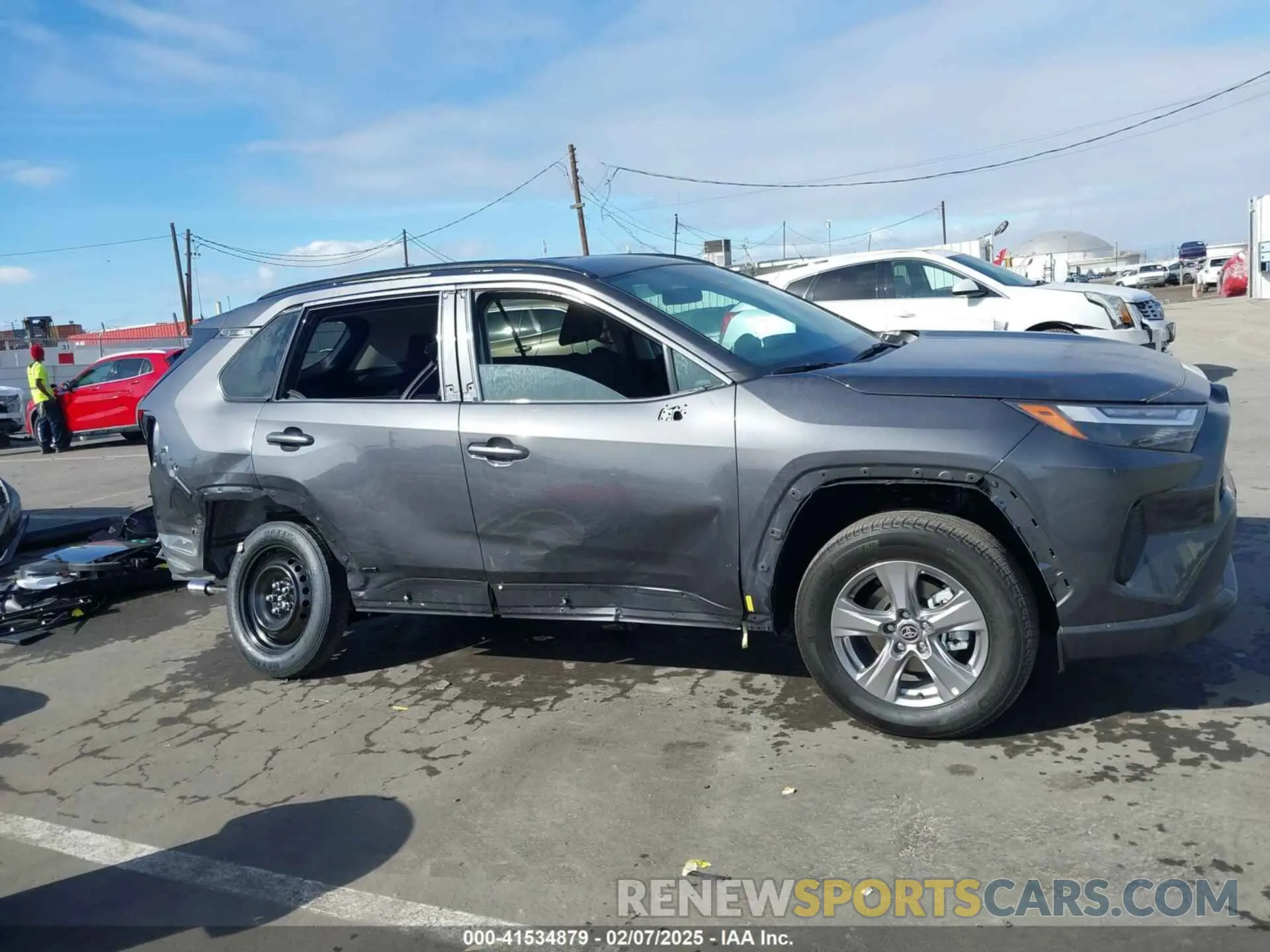 14 fotografías del automóvil dañado 2T3LWRFV8SW257439 TOYOTA RAV4 HYBRID 2025
