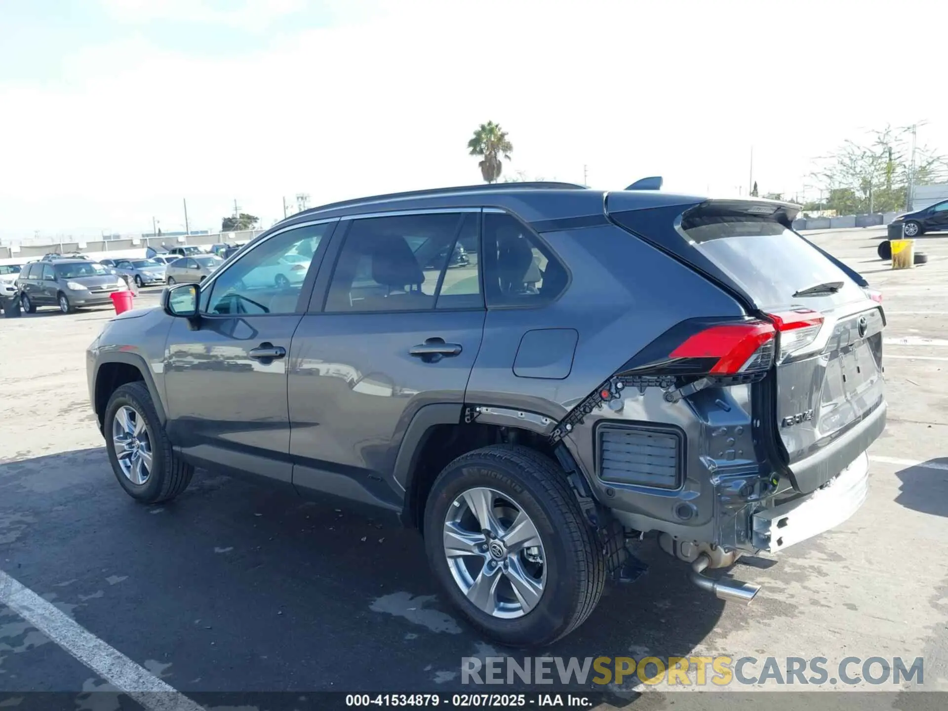 15 fotografías del automóvil dañado 2T3LWRFV8SW257439 TOYOTA RAV4 HYBRID 2025