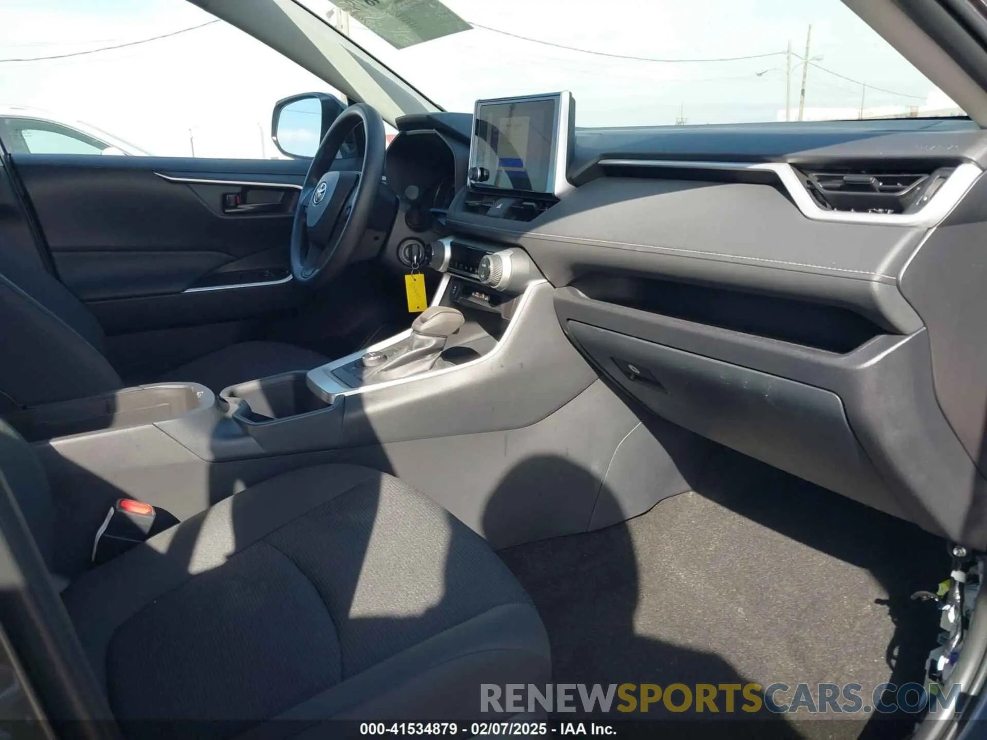 5 fotografías del automóvil dañado 2T3LWRFV8SW257439 TOYOTA RAV4 HYBRID 2025