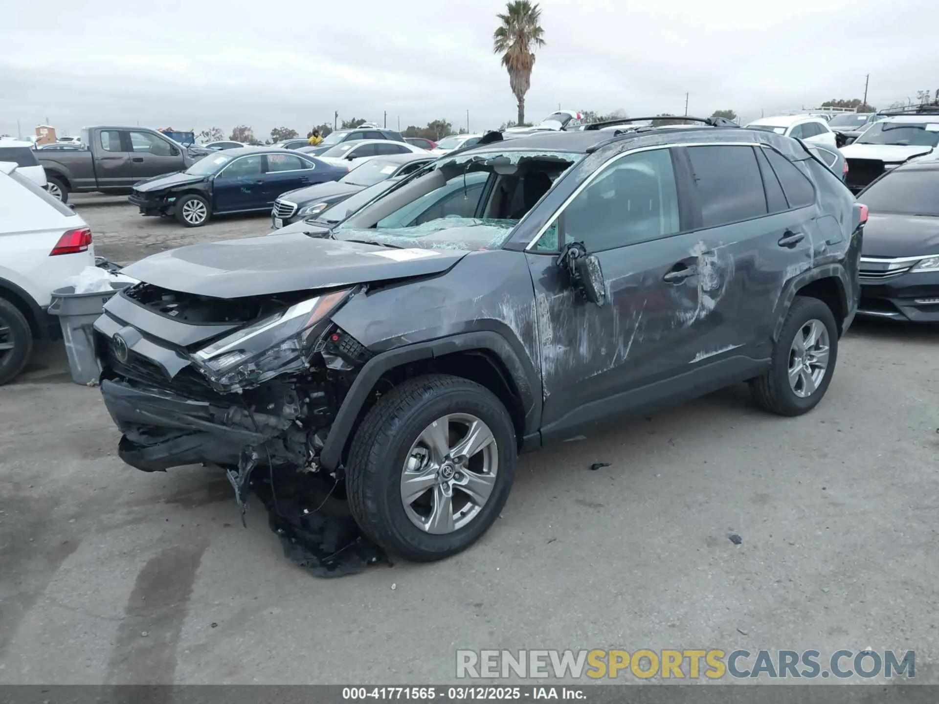 2 fotografías del automóvil dañado 2T3MWRFV9SW256756 TOYOTA RAV4 HYBRID 2025