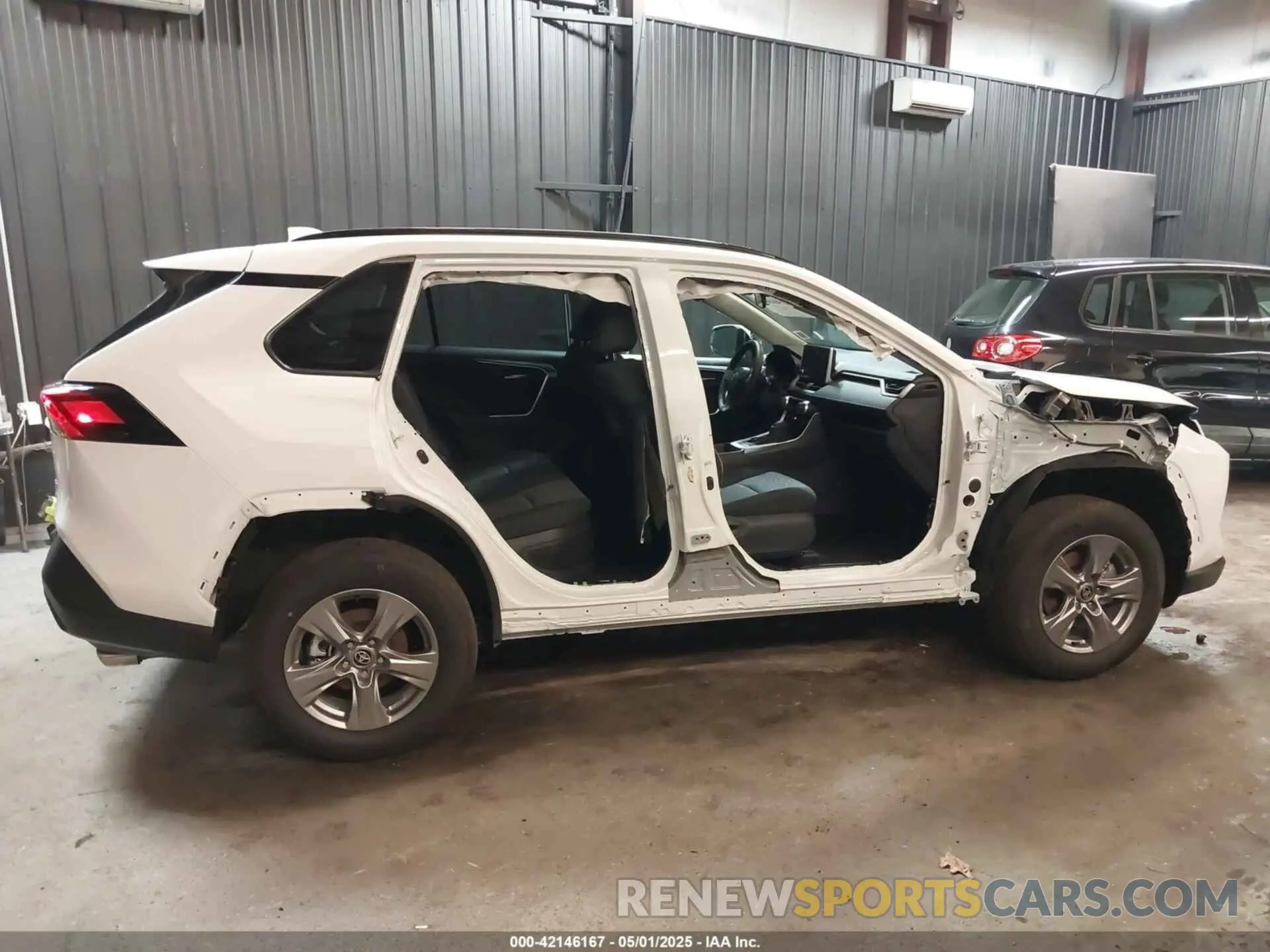 14 fotografías del automóvil dañado 2T3RWRFV0SW275623 TOYOTA RAV4 HYBRID 2025
