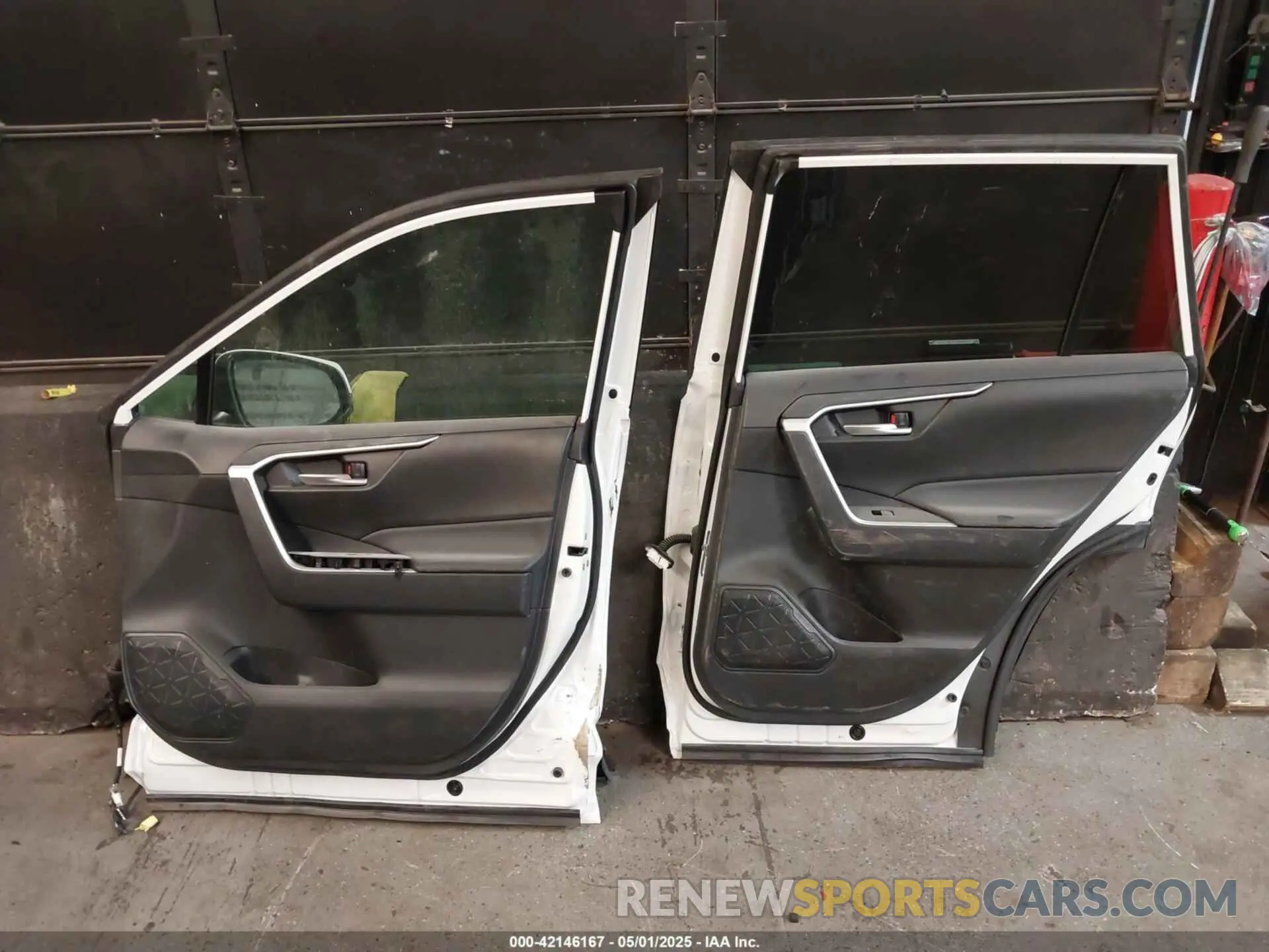 19 fotografías del automóvil dañado 2T3RWRFV0SW275623 TOYOTA RAV4 HYBRID 2025