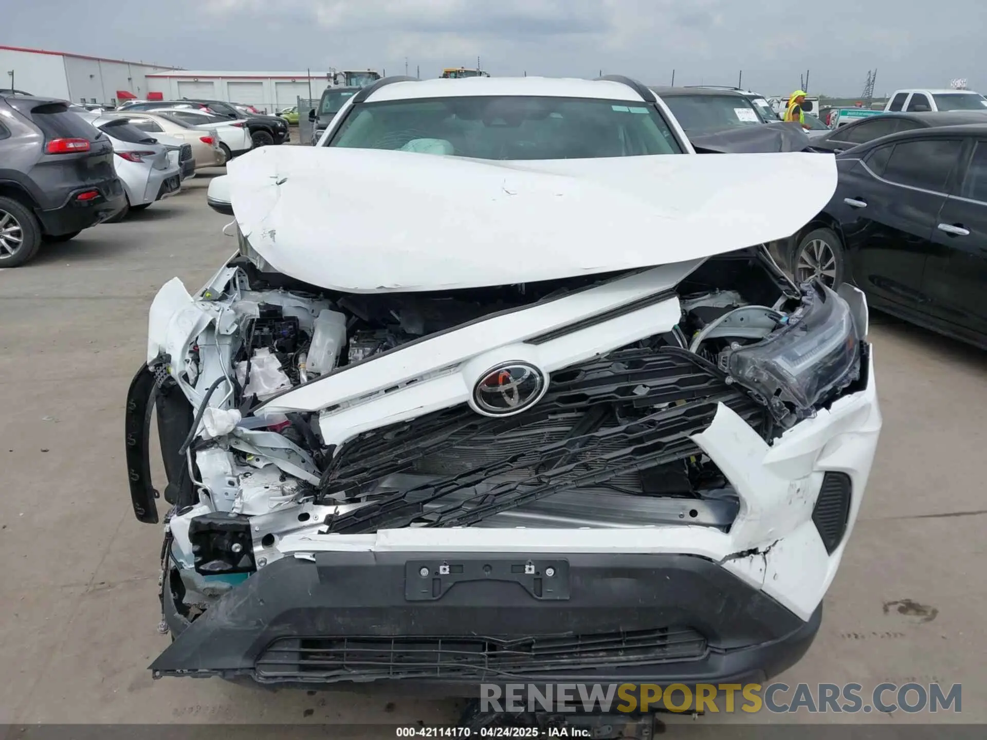 12 fotografías del automóvil dañado 2T3RWRFV7SW258365 TOYOTA RAV4 HYBRID 2025