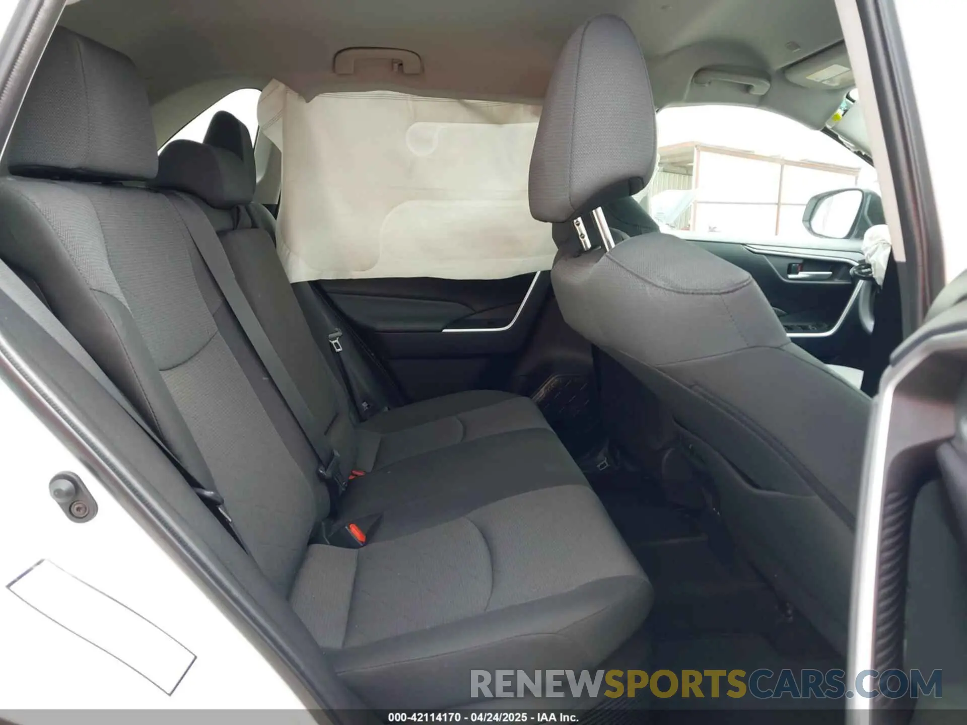 8 fotografías del automóvil dañado 2T3RWRFV7SW258365 TOYOTA RAV4 HYBRID 2025