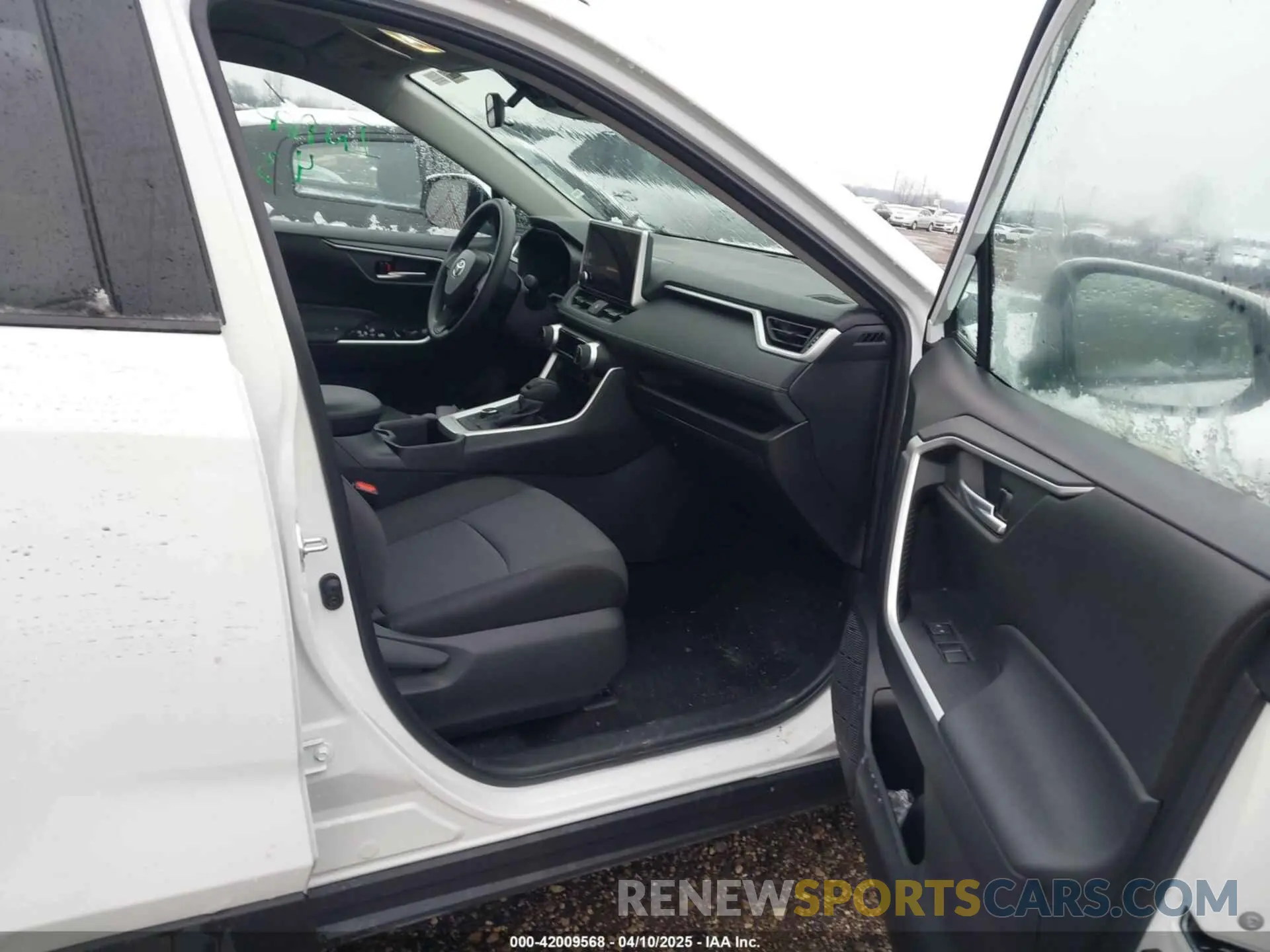 5 fotografías del automóvil dañado 2T3RWRFV8SW265681 TOYOTA RAV4 HYBRID 2025