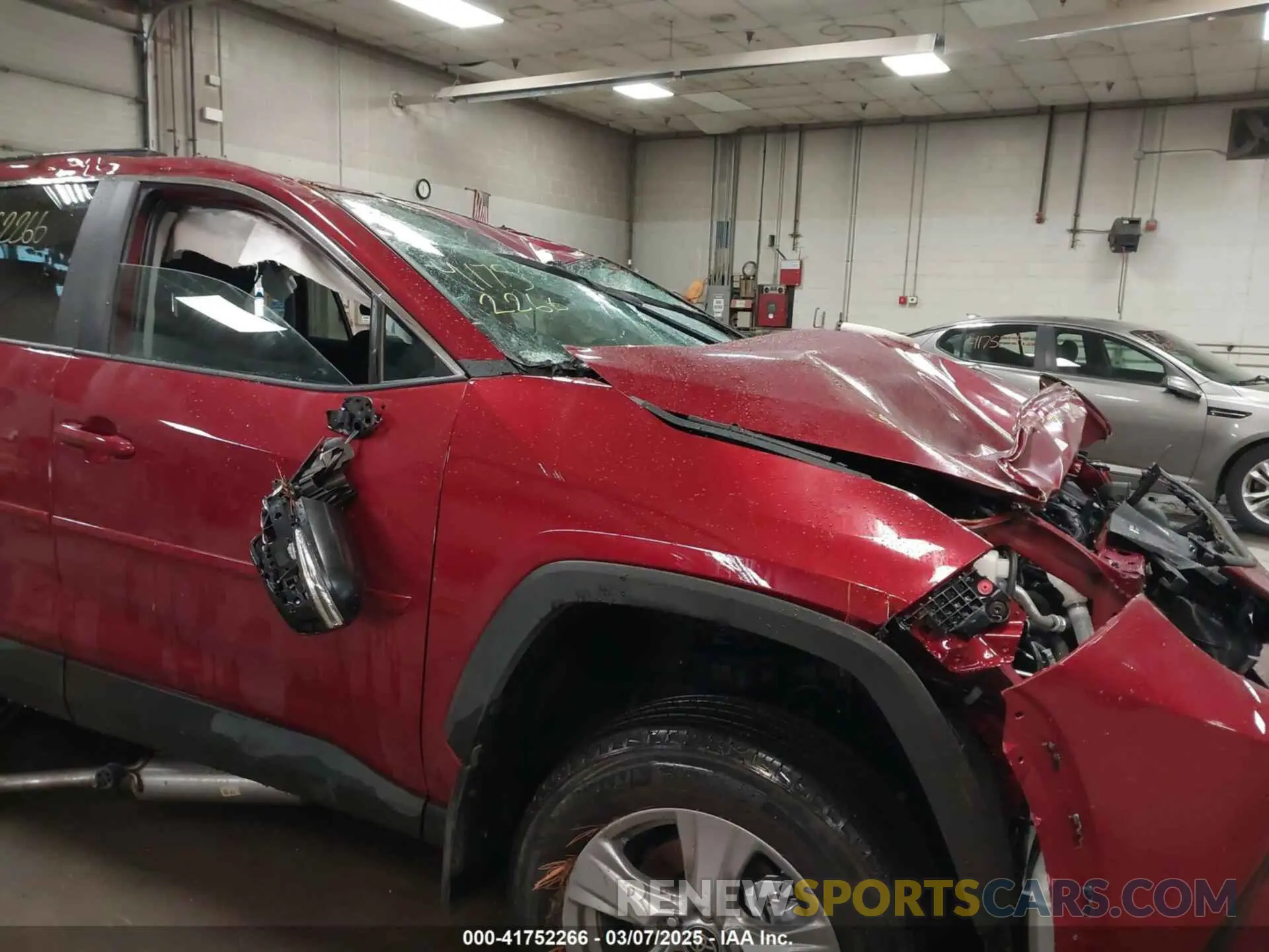 13 fotografías del automóvil dañado 2T3RWRFVXSW262782 TOYOTA RAV4 HYBRID 2025