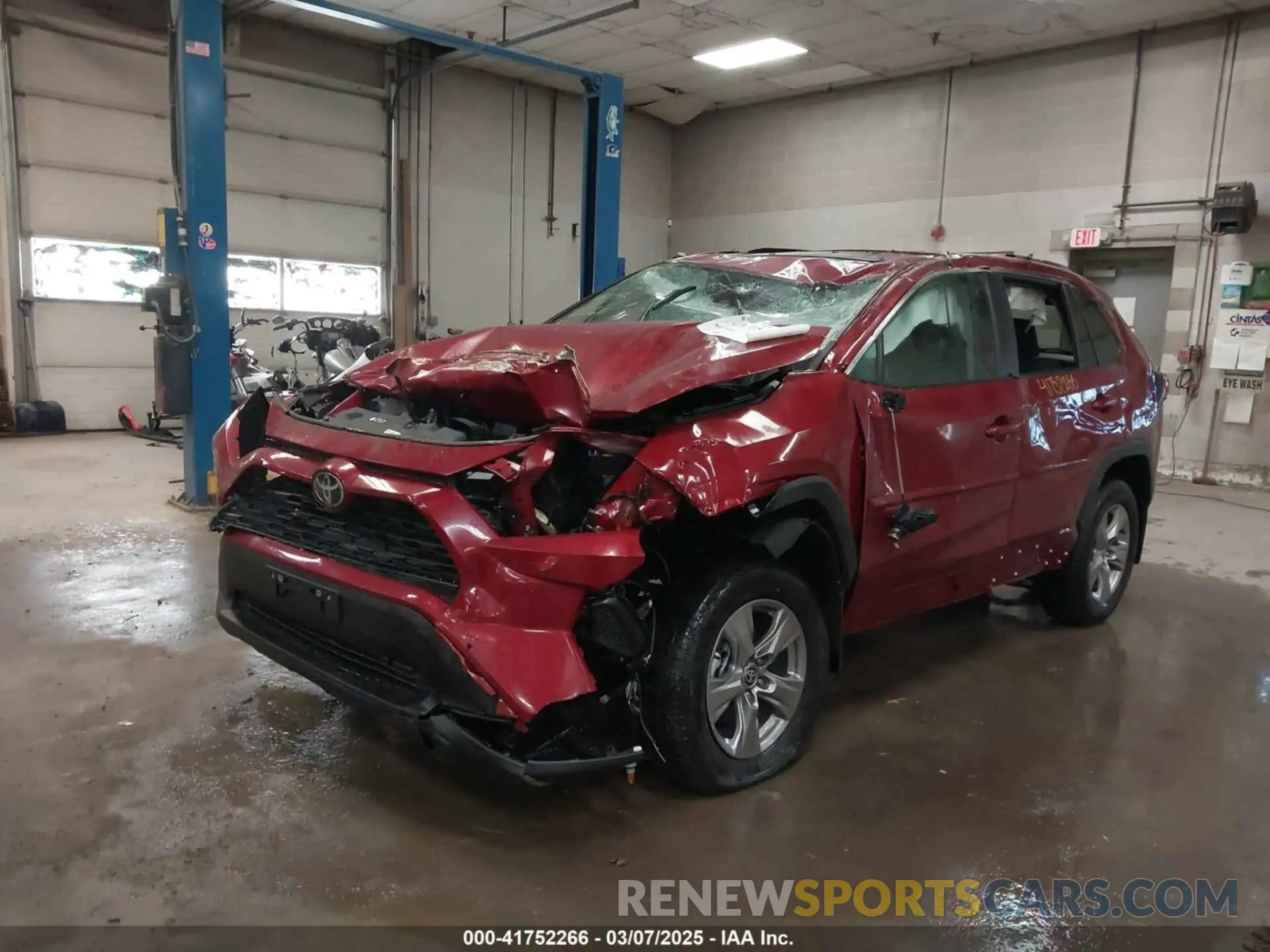 2 fotografías del automóvil dañado 2T3RWRFVXSW262782 TOYOTA RAV4 HYBRID 2025