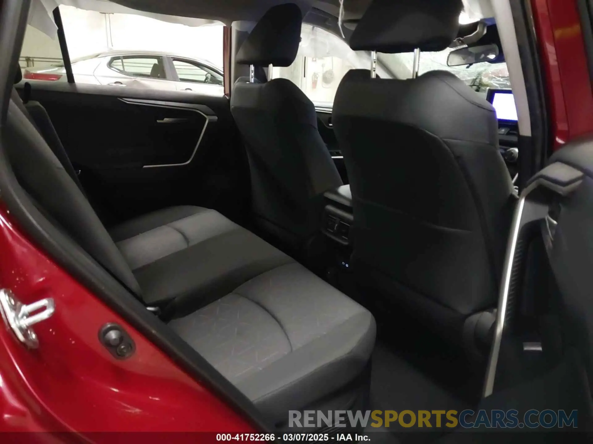 8 fotografías del automóvil dañado 2T3RWRFVXSW262782 TOYOTA RAV4 HYBRID 2025