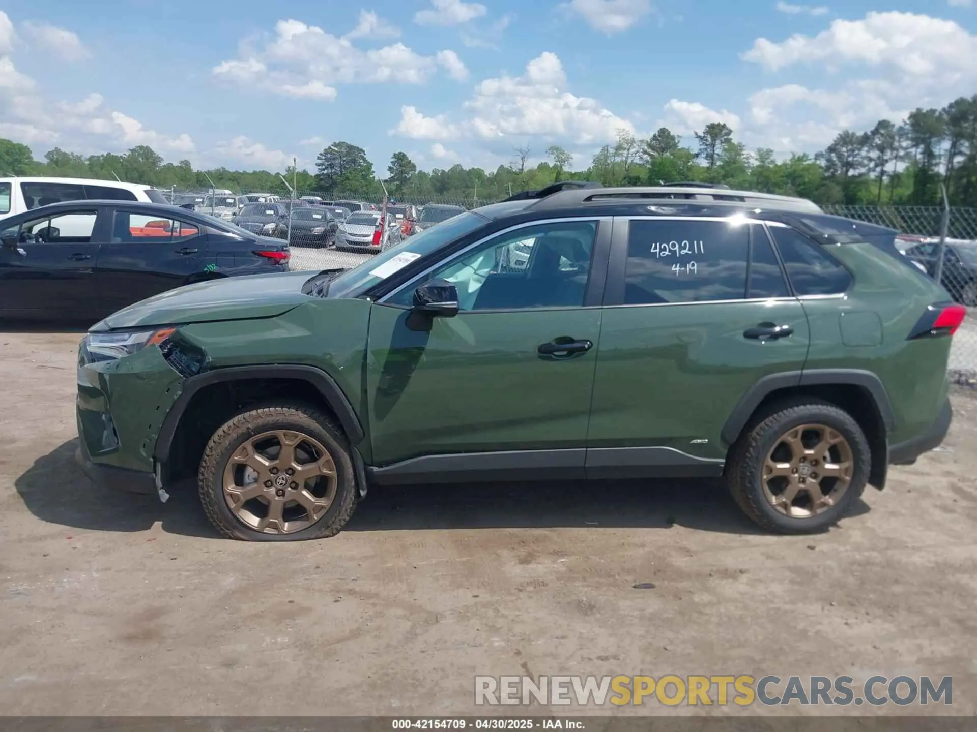 14 fotografías del automóvil dañado 2T3UWRFV1SW275883 TOYOTA RAV4 HYBRID 2025
