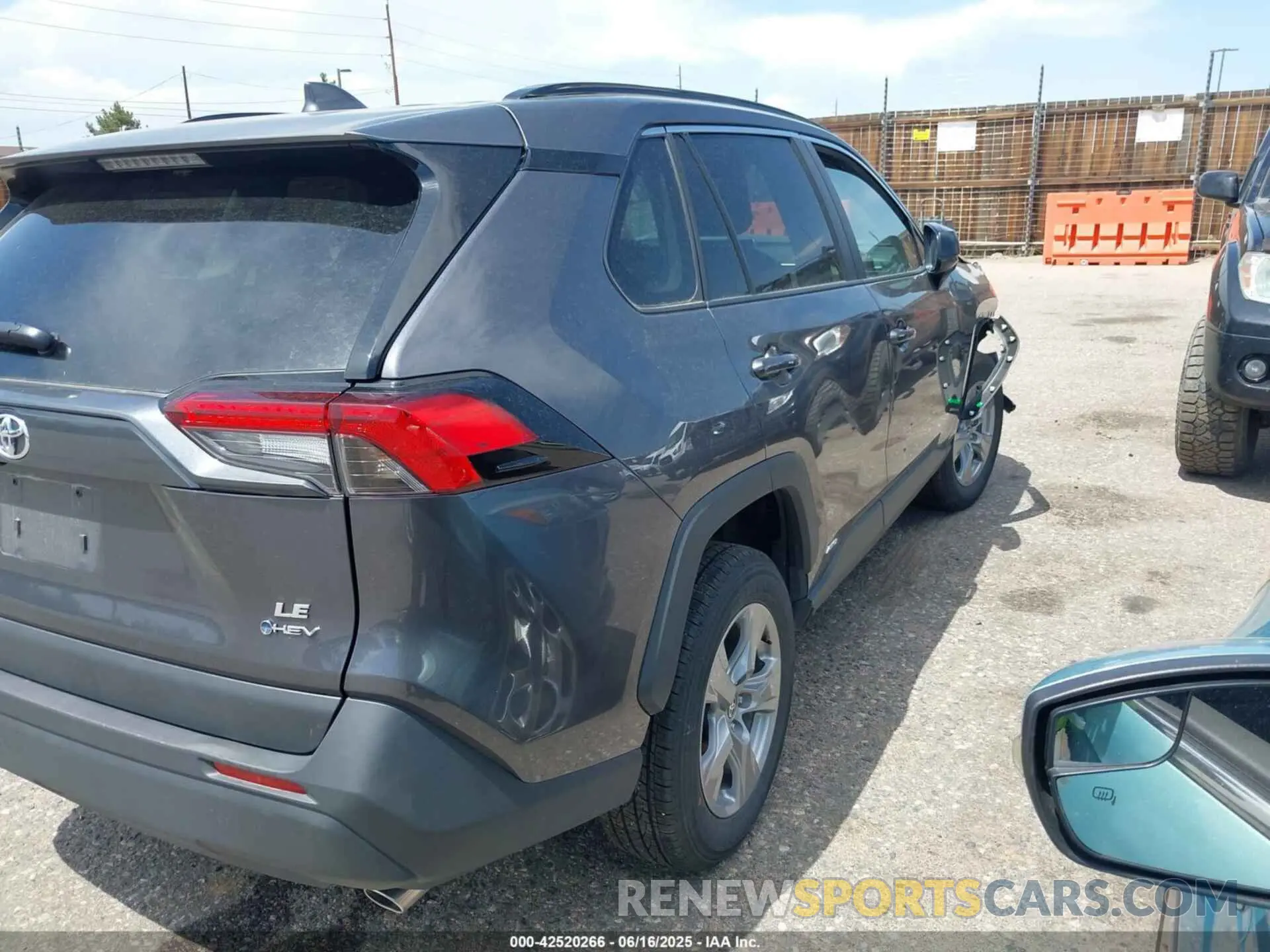4 fotografías del automóvil dañado 4T3LWRFV9SU173310 TOYOTA RAV4 HYBRID 2025