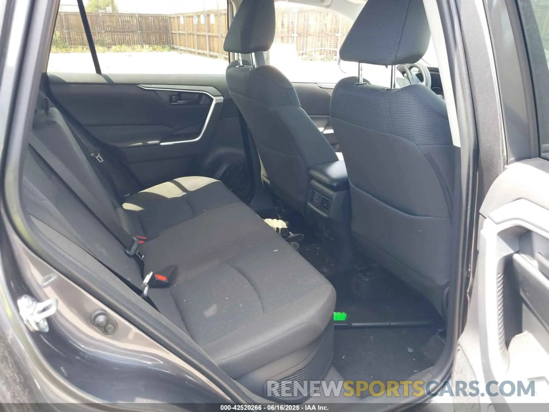 8 fotografías del automóvil dañado 4T3LWRFV9SU173310 TOYOTA RAV4 HYBRID 2025