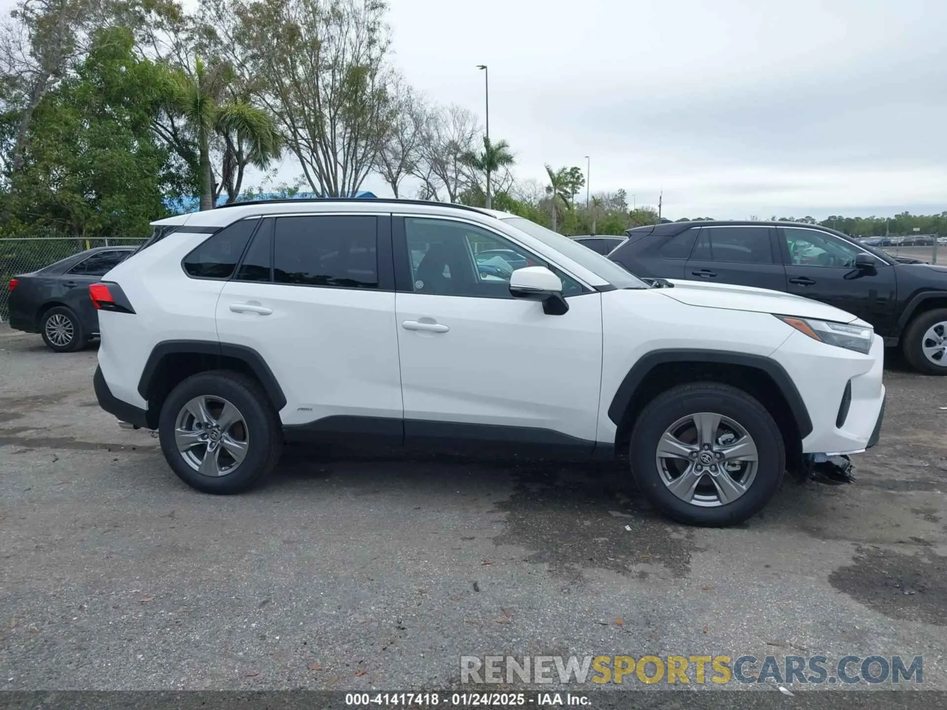 13 fotografías del automóvil dañado 4T3RWRFV9SU164875 TOYOTA RAV4 HYBRID 2025