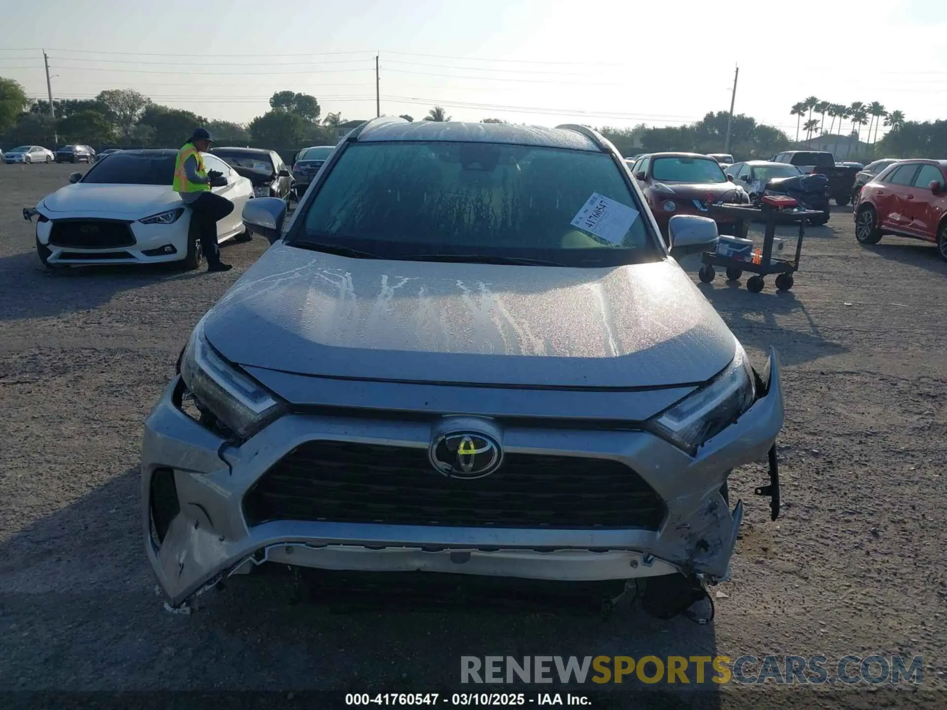 12 fotografías del automóvil dañado 4T3RWRFV9SU167226 TOYOTA RAV4 HYBRID 2025