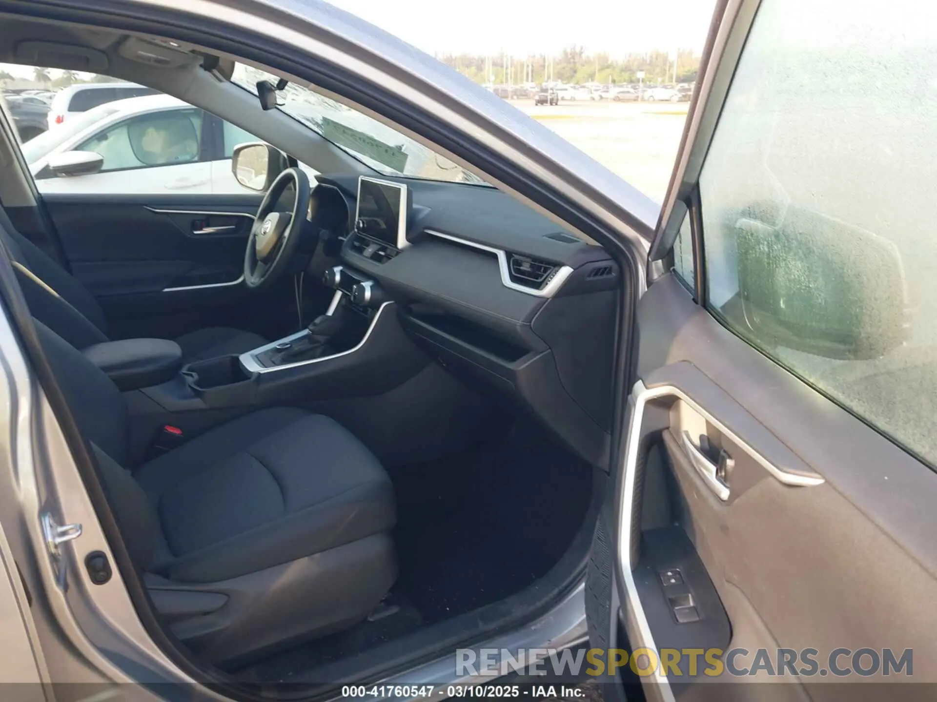 5 fotografías del automóvil dañado 4T3RWRFV9SU167226 TOYOTA RAV4 HYBRID 2025