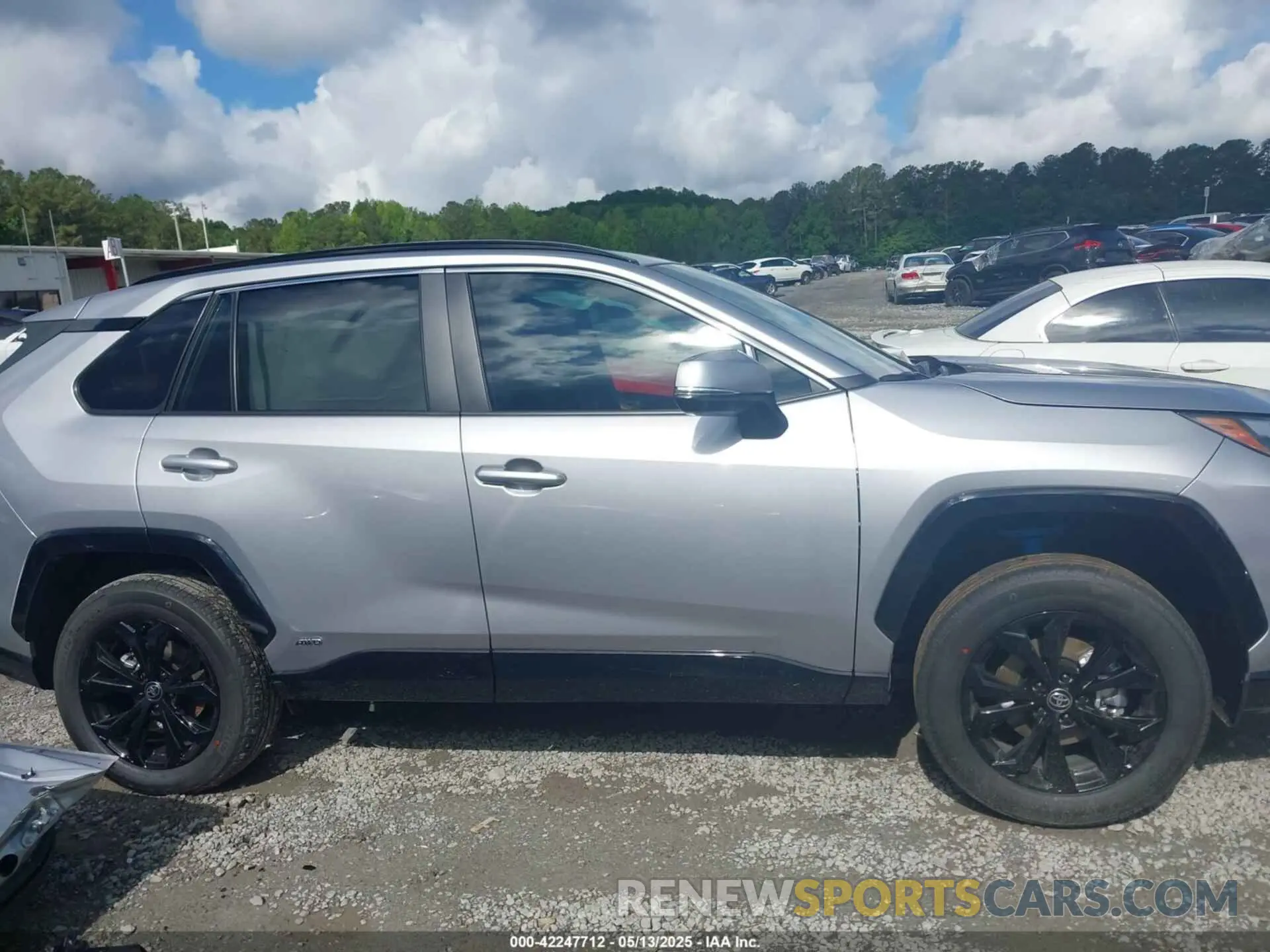 12 fotografías del automóvil dañado 4T3T6RFV5SU183462 TOYOTA RAV4 HYBRID 2025