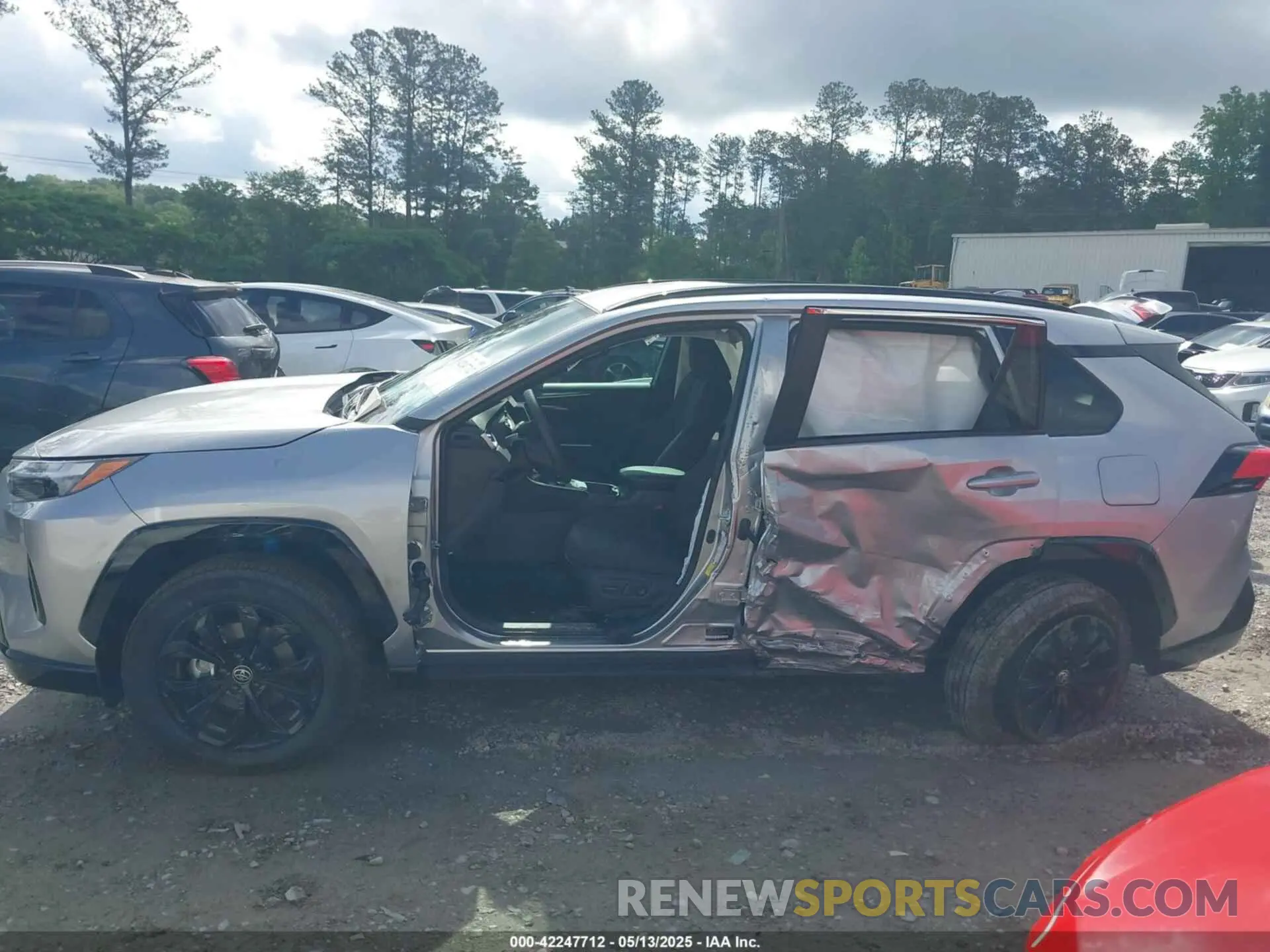 13 fotografías del automóvil dañado 4T3T6RFV5SU183462 TOYOTA RAV4 HYBRID 2025