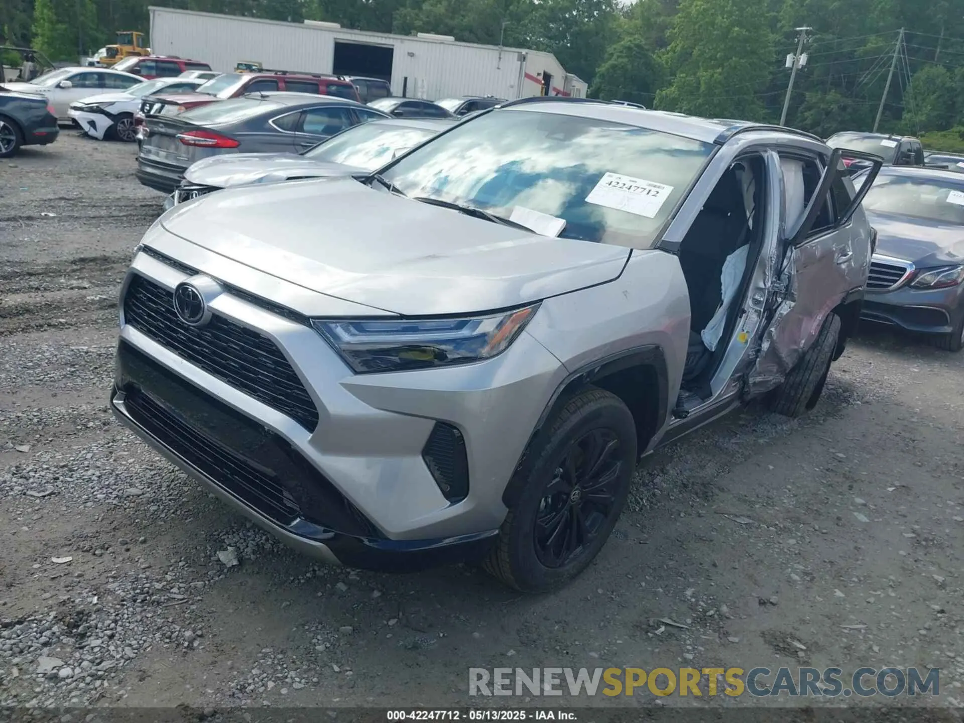 2 fotografías del automóvil dañado 4T3T6RFV5SU183462 TOYOTA RAV4 HYBRID 2025