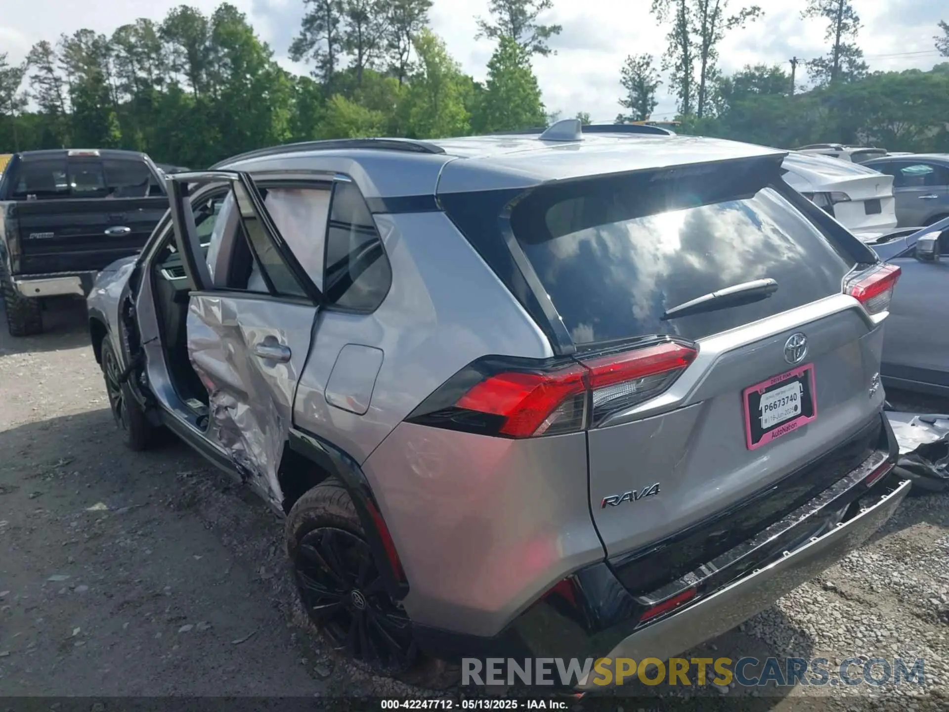 3 fotografías del automóvil dañado 4T3T6RFV5SU183462 TOYOTA RAV4 HYBRID 2025