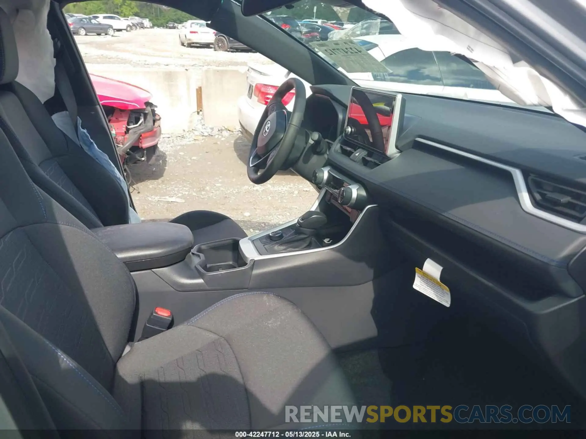 5 fotografías del automóvil dañado 4T3T6RFV5SU183462 TOYOTA RAV4 HYBRID 2025