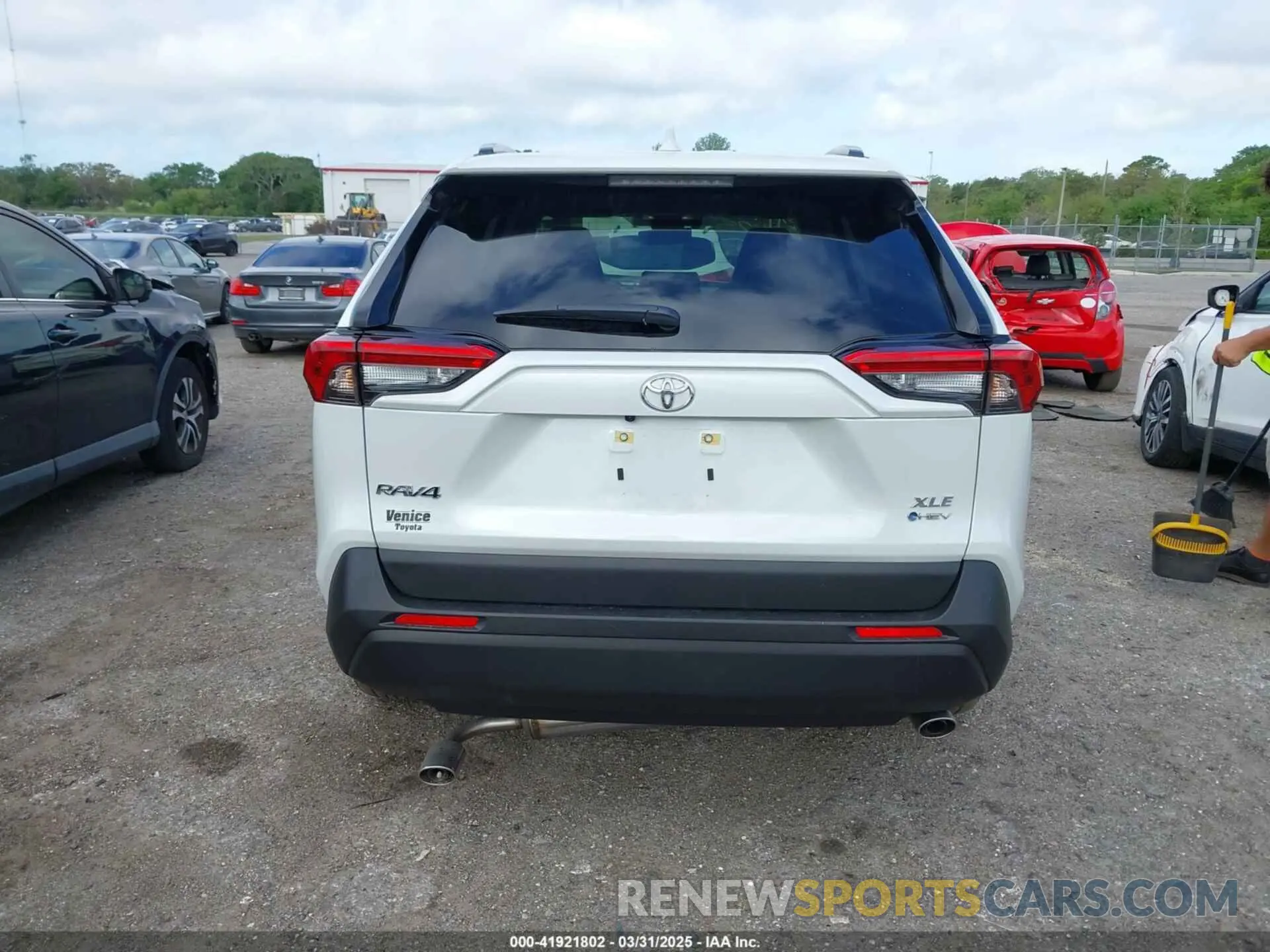 16 fotografías del automóvil dañado JTMB6RFV0SJ064924 TOYOTA RAV4 HYBRID 2025
