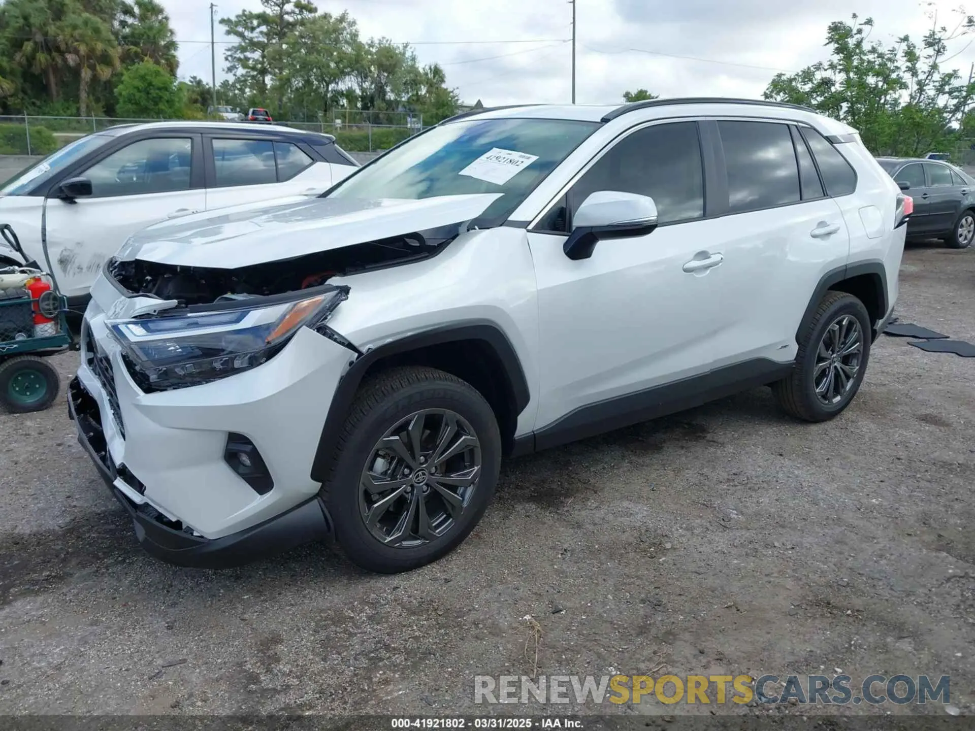 2 fotografías del automóvil dañado JTMB6RFV0SJ064924 TOYOTA RAV4 HYBRID 2025