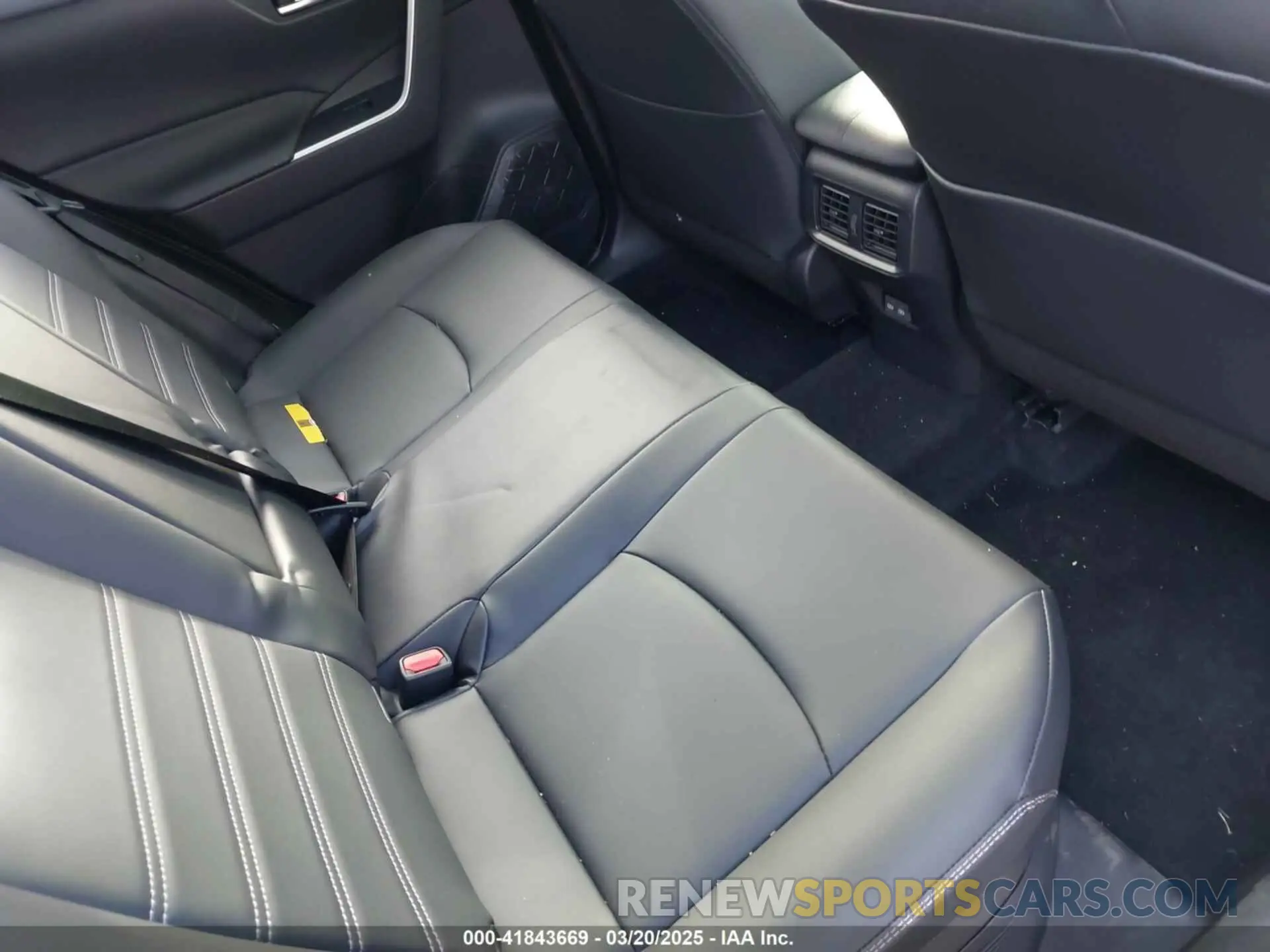 8 fotografías del automóvil dañado JTMB6RFV5SD154617 TOYOTA RAV4 HYBRID 2025