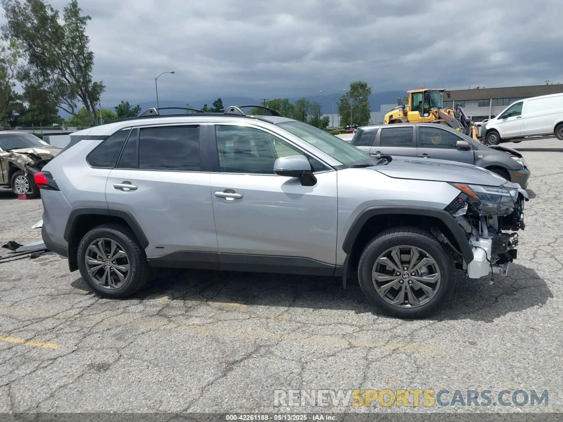 14 fotografías del automóvil dañado JTMB6RFV5SD157761 TOYOTA RAV4 HYBRID 2025