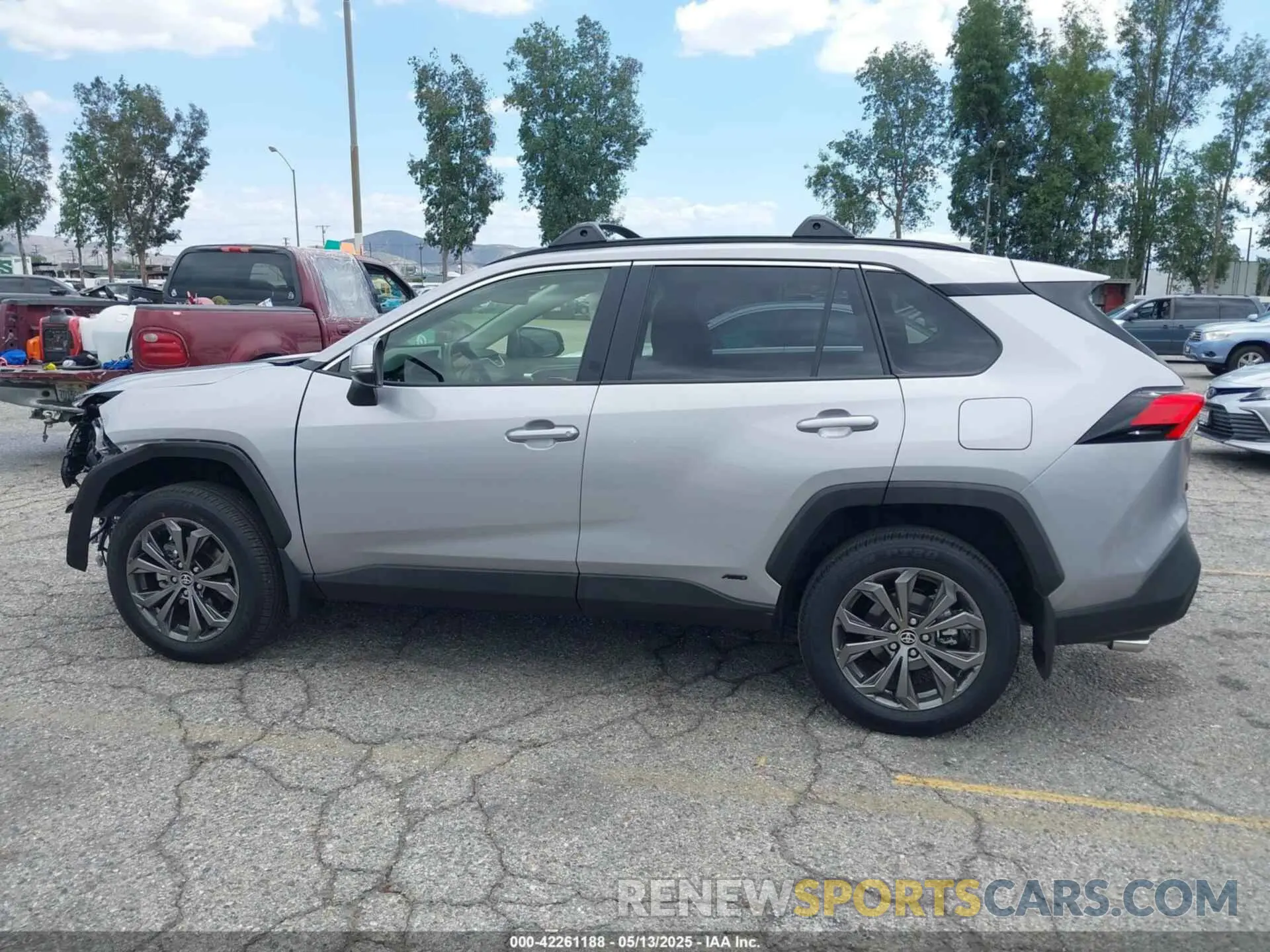 15 fotografías del automóvil dañado JTMB6RFV5SD157761 TOYOTA RAV4 HYBRID 2025