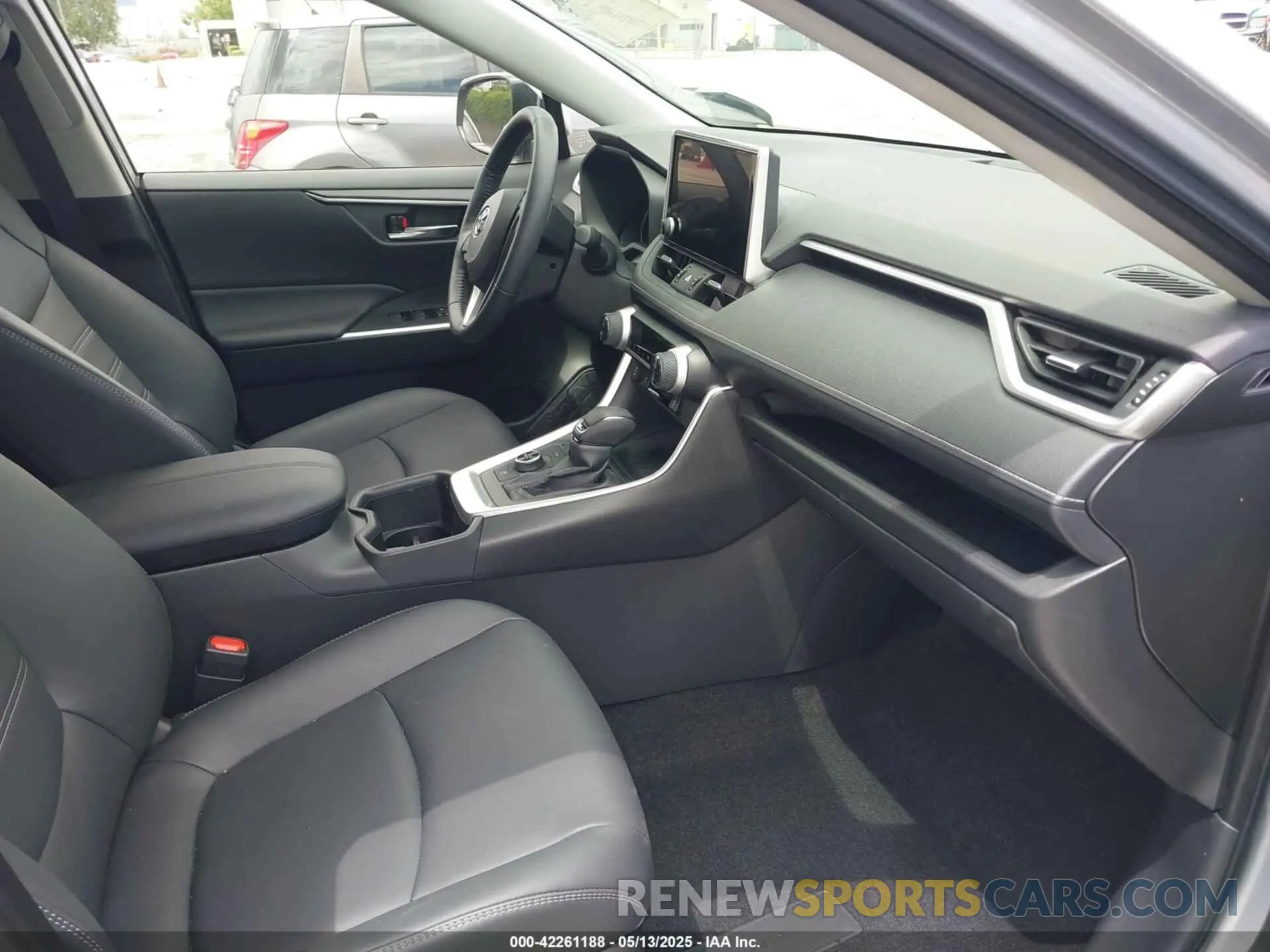 5 fotografías del automóvil dañado JTMB6RFV5SD157761 TOYOTA RAV4 HYBRID 2025