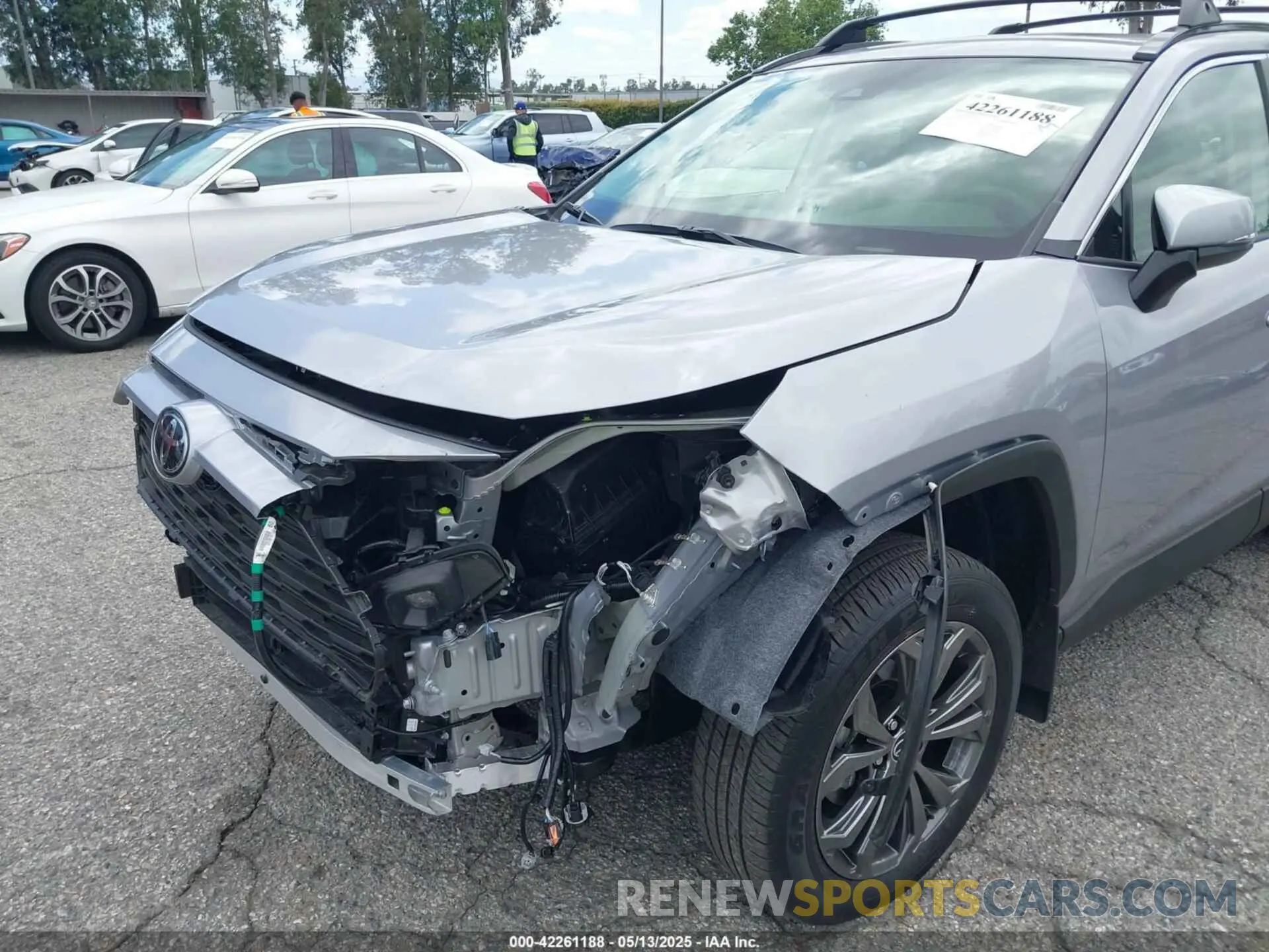 6 fotografías del automóvil dañado JTMB6RFV5SD157761 TOYOTA RAV4 HYBRID 2025