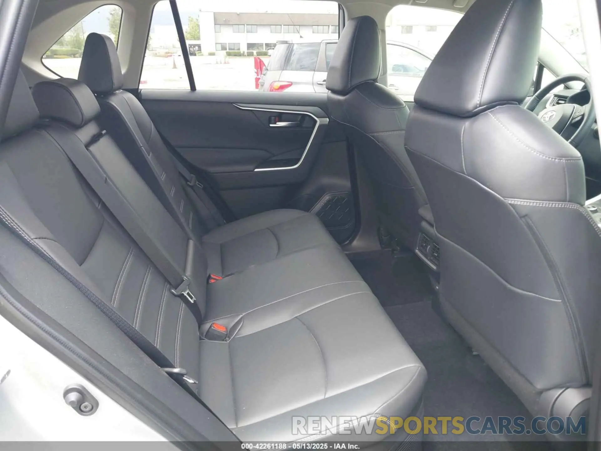 8 fotografías del automóvil dañado JTMB6RFV5SD157761 TOYOTA RAV4 HYBRID 2025
