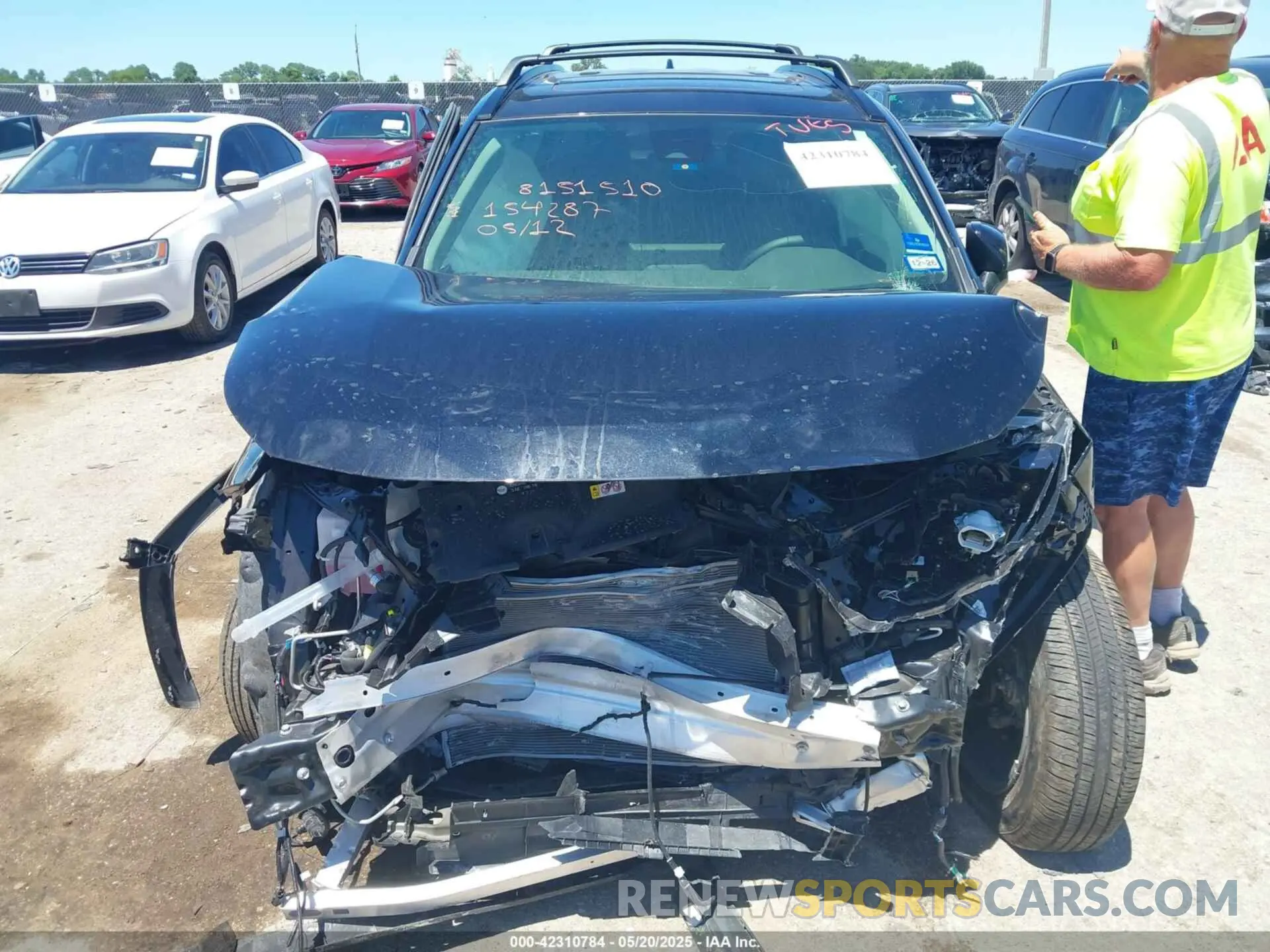 12 fotografías del automóvil dañado JTMB6RFVXSD154287 TOYOTA RAV4 HYBRID 2025