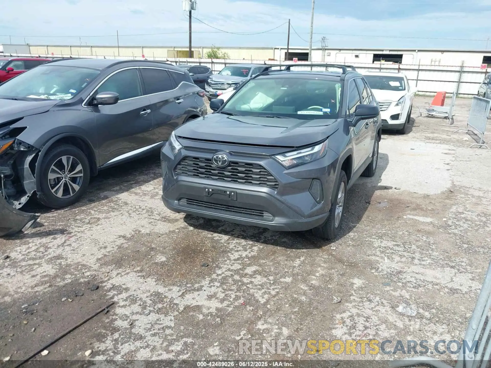 2 fotografías del automóvil dañado JTMLWRFV2SD297271 TOYOTA RAV4 HYBRID 2025