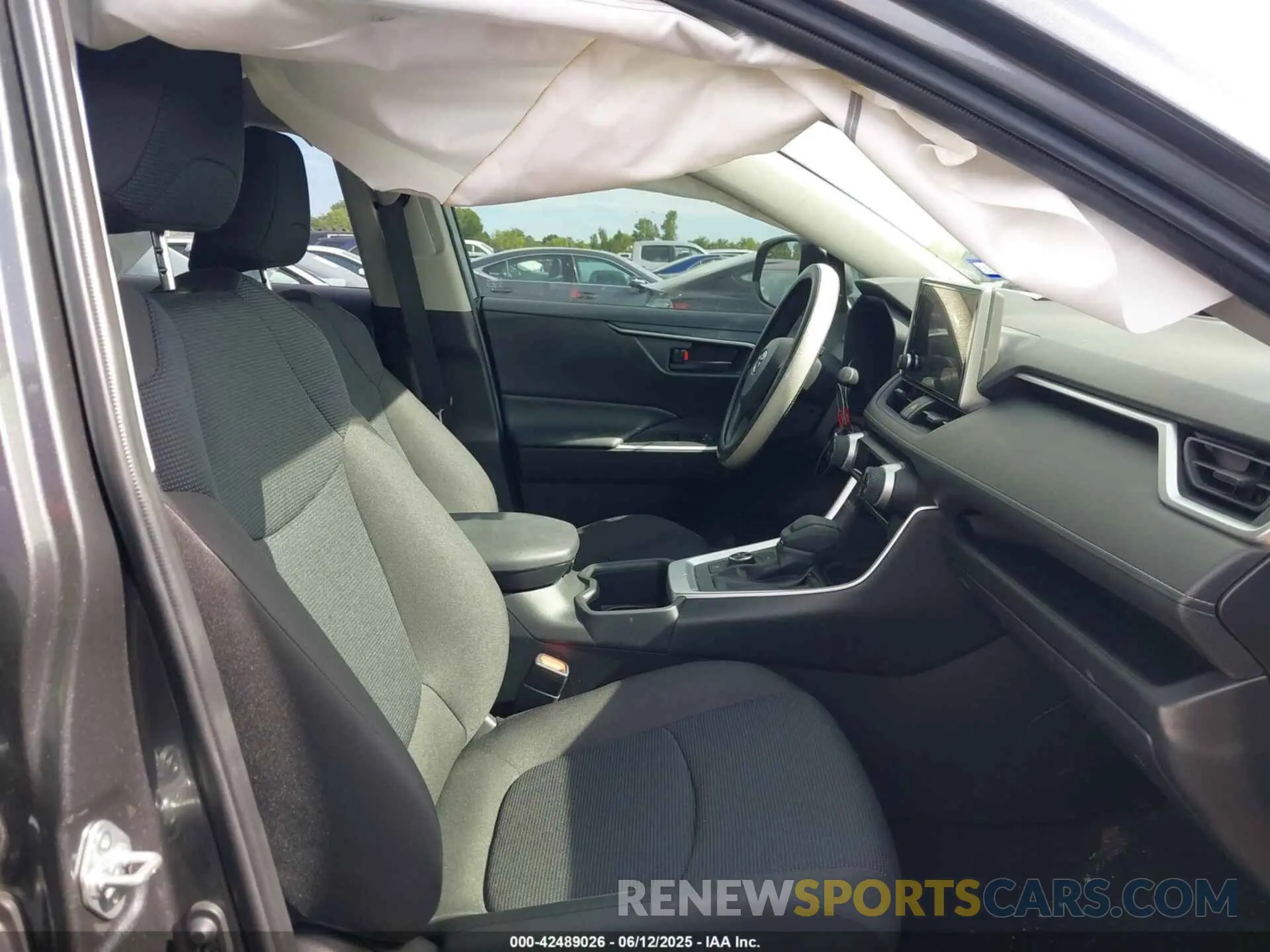 5 fotografías del automóvil dañado JTMLWRFV2SD297271 TOYOTA RAV4 HYBRID 2025