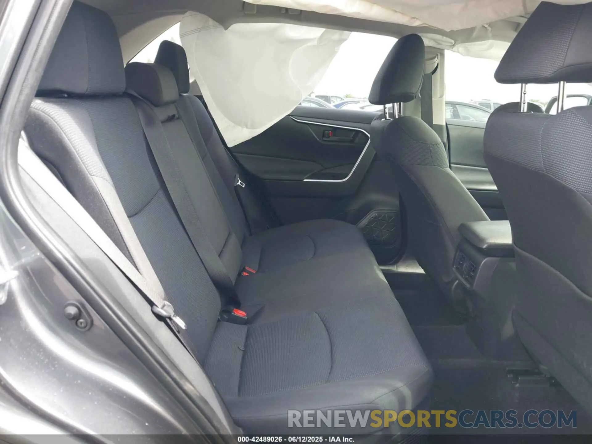 8 fotografías del automóvil dañado JTMLWRFV2SD297271 TOYOTA RAV4 HYBRID 2025