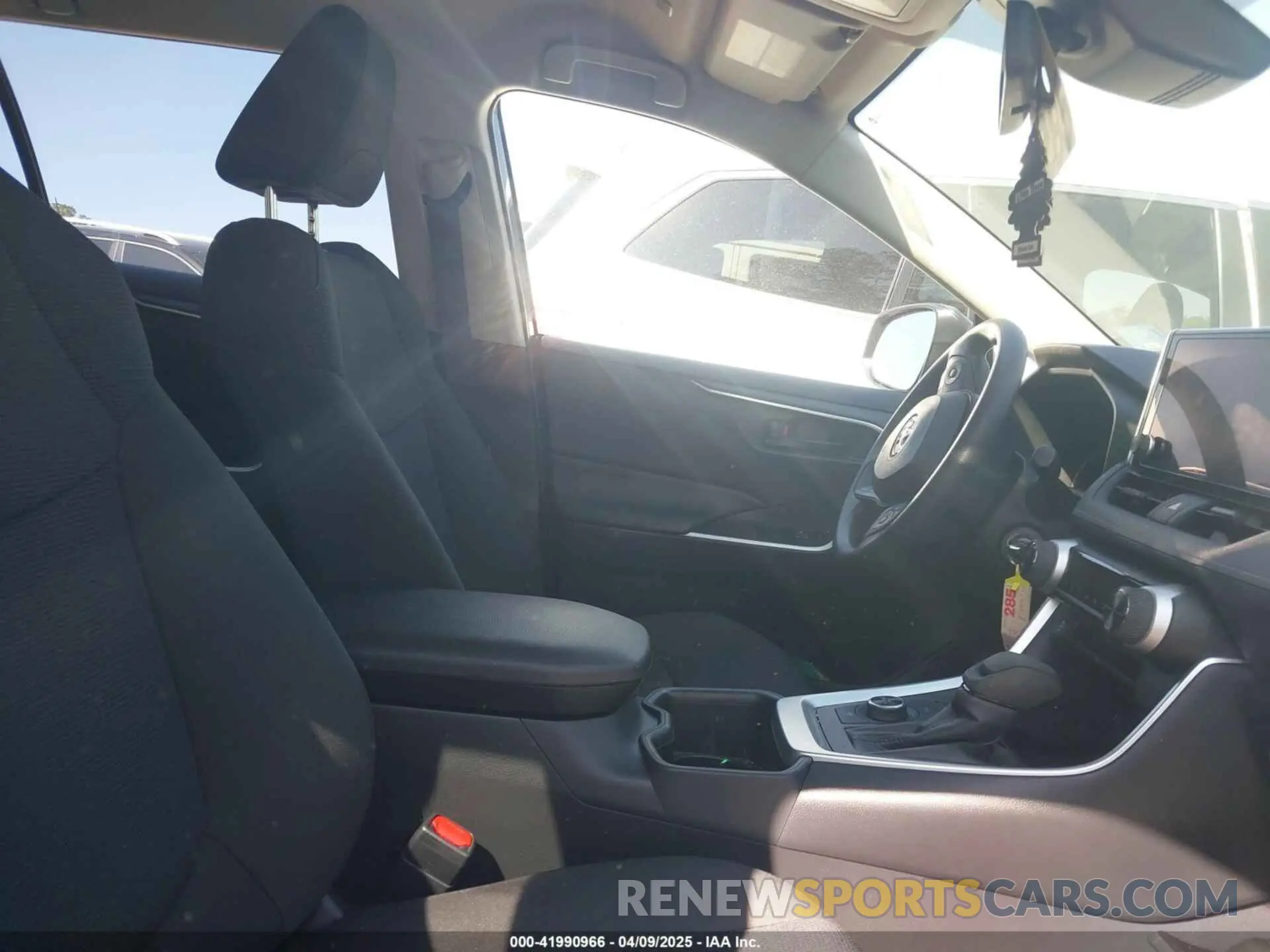 5 fotografías del automóvil dañado JTMLWRFV3SD277501 TOYOTA RAV4 HYBRID 2025